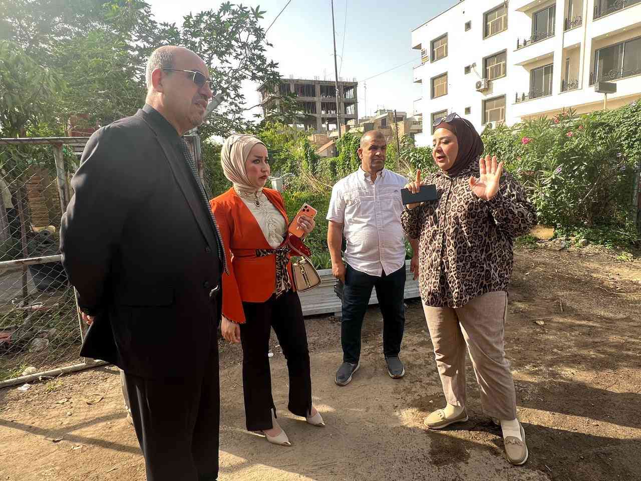 أعلن مدير عام دائرة المنتزهات والتشجير المهندس محمد خلف الجزائري، خلال زيارته التفقدية إلى مشتل الزهور في منطقة زيونة، عن افتتاح مركز البيع المباشر للمواطنين خلال الفترة المسائية، بهدف تسهيل حصول المواطنين على مختلف أنواع النباتات والزهور ومنتجات المشاتل، وتوفير أوقات إضافية للتبضع بما ينسجم مع احتياجات العائلات والزائرين.

وأكد السيد المدير العام أن دائرة المنتزهات والتشجير مستمرة بتوسيع خدماتها وتوفير أفضل المنتجات النباتية والزراعية للمواطنين، دعماً للمساحات الخضراء وتعزيزاً للوعي البيئي والجمالي في العاصمة بغداد.

واطلع المهندس محمد خلف الجزائري خلال جولته الميدانية داخل المشتل على سير الأعمال اليومية وآليات إدامة وإكثار النباتات والزهور الموسمية والدائمية، إضافة إلى متابعة أعمال الري والتنظيم والصيانة الجارية داخل أروقة المشتل، مشدداً على أهمية تطوير بيئة العمل والارتقاء بمستوى الخدمات المقدمة للمواطنين.

كما تضمنت الجولة متابعة جاهزية الكوادر الفنية والزراعية، والاطلاع على أنواع النباتات والأشجار المعروضة وآلية تجهيزها للبيع المباشر، فضلاً عن التأكيد على مواصلة العمل لتوفير أصناف متنوعة وبأسعار مناسبة تلبي احتياجات المواطنين


**إذا كنت صاحب هذا الإعلان وتريد حذفه لأي سبب، رجاءا أرسل رسالة إلى الدعم الفني**