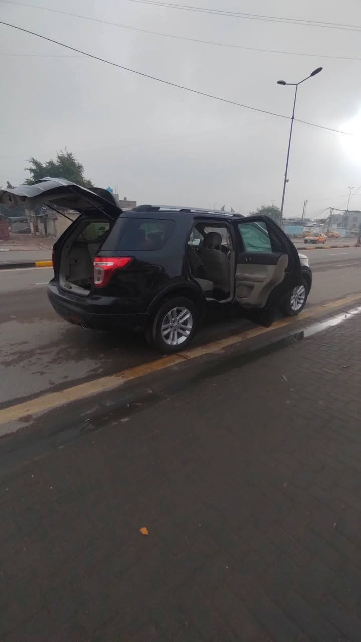 السلام عليكم. فورد اكسبلور 2013 بغداد تحويل مباشر. ٧راكب تبريد ٣قطع ماشية ١٢٠ الف ميل مكينة وكير وصدر وتبريد جيد شرط فور ويل قطعتين صبغ باب السائق والجاملغ جهة السائق فقط تدفئة شغالة. اي كلوب بالدشبول ماكو وحتى والسيرفس طافي. سيارة خير من الله وجاهزة. بغداد حي العامل *********** السعر ١٣٠ ومجال بسيط
