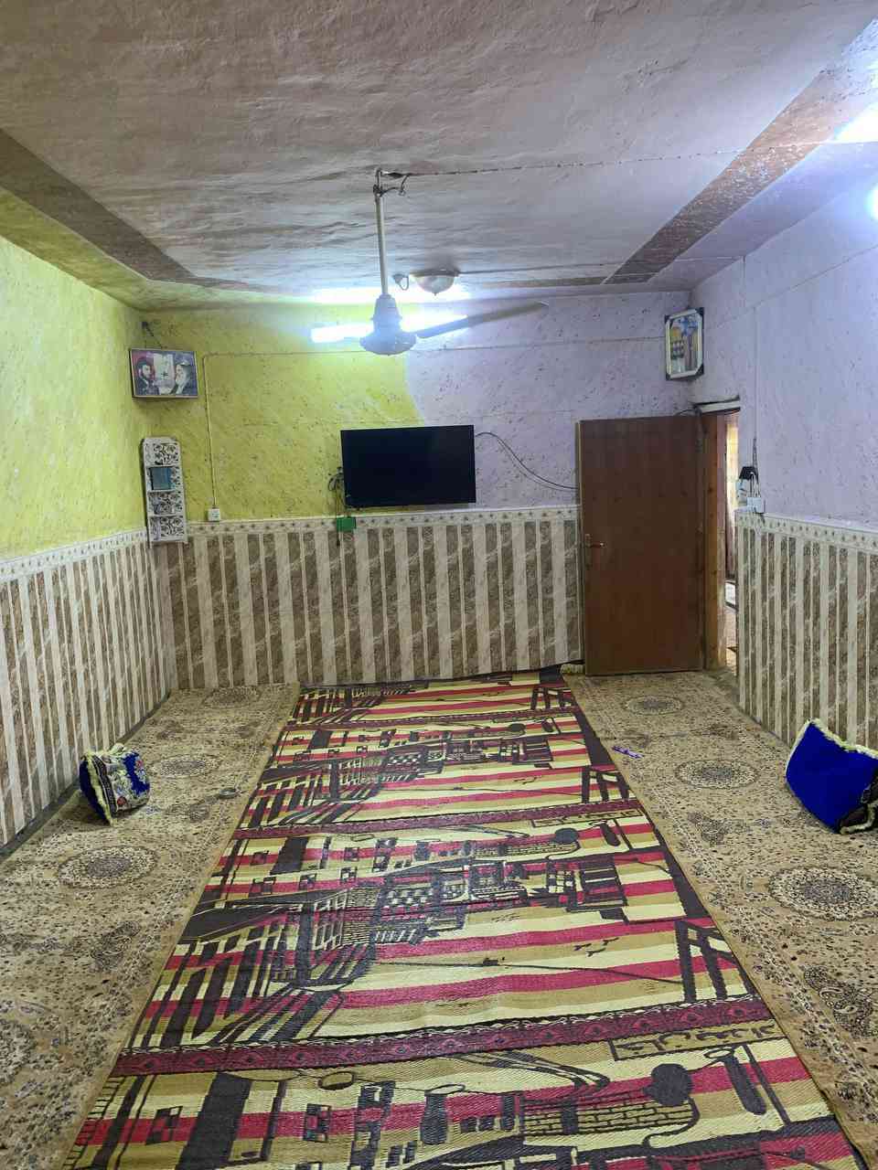 سلام عليكم بيت للبيع وره فيتامين السعاده مساحته200متر قاطين القاط الثاني غرفتين وصاله ألأستفسار ‏‪***********‬‏
