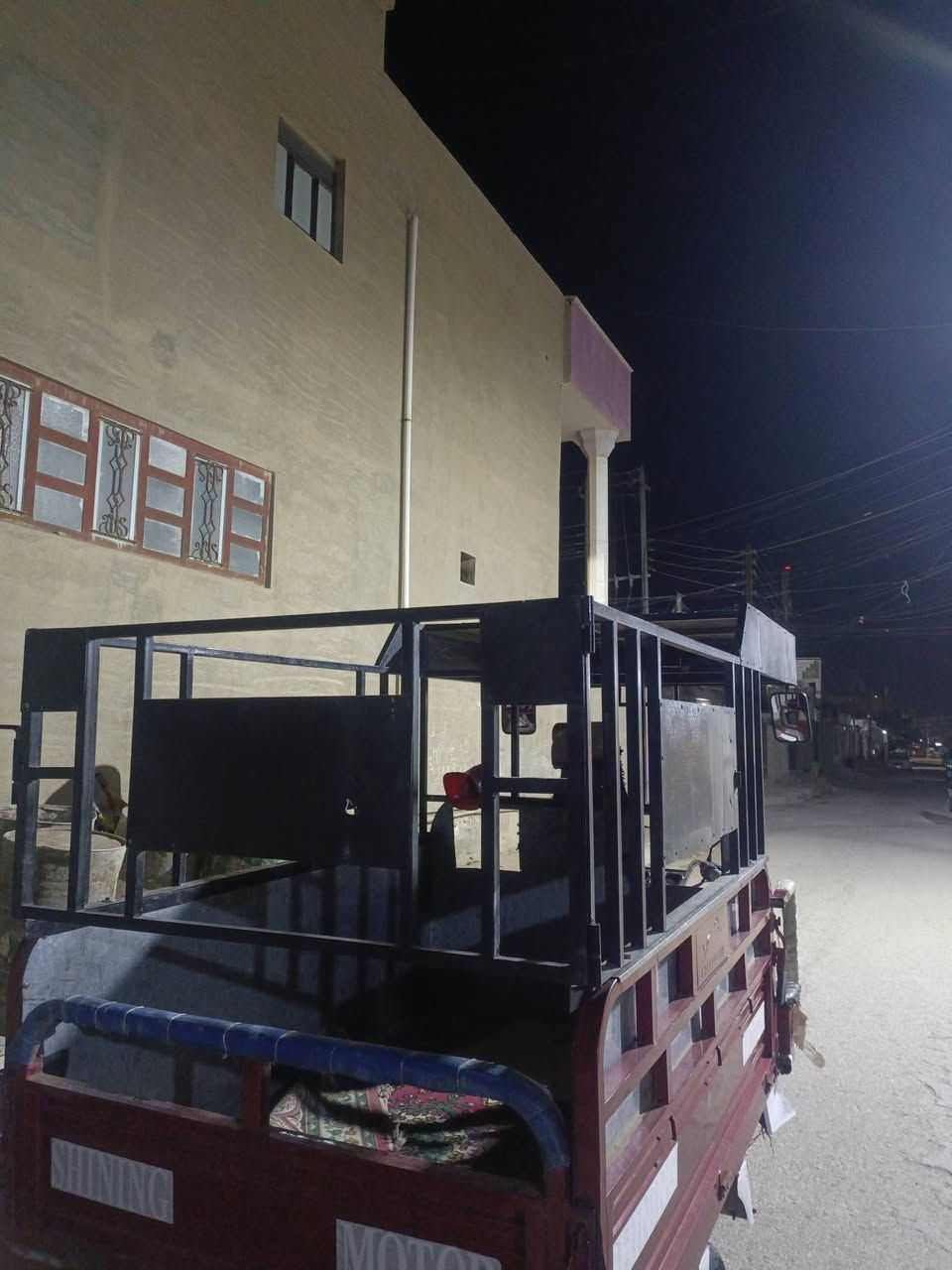 محجل للبيع كامل مكان رمادي 5كيلو تفصال جديد صاله شهرين من فصلته سعره 150 وبي مجال بسيط للتواصل خاص او اتصل ***********
