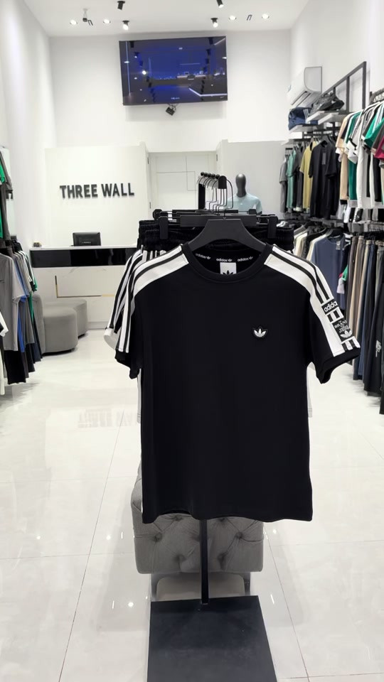 زبائن 3W✔️  تراك شورت adidas  صناعه اندنوسيا خامه قطن ١٠٠٪ السعر 40,000 قياسات ( M-L-XL-XXL-3XL) ـــــــــــــــــــــــــــــ العنوان بغداد القادسيه  مدخل ساحة قحطان  ***********
