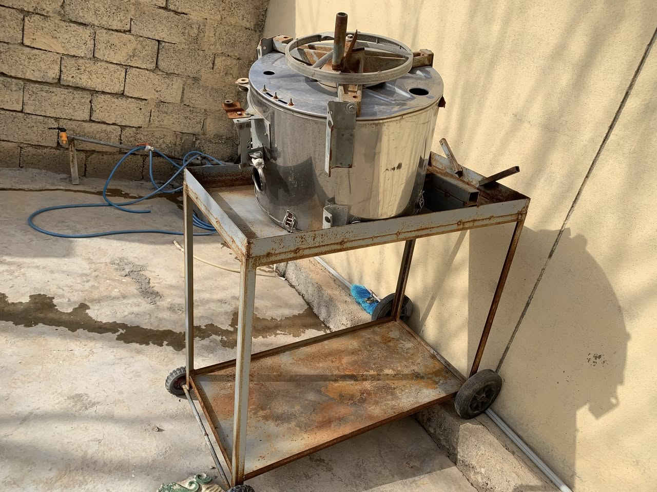 للبيع مكينة مال حب بس يرادلة صبغ شراي تعال خاص او اتصل ***********
