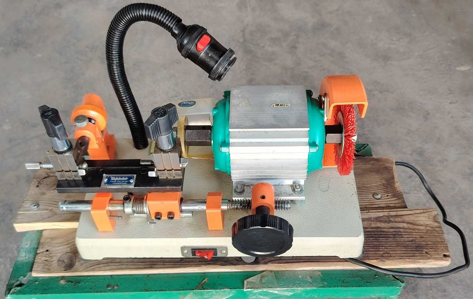 مكينة مفاتيح أفقية
جديدة 
 سعرها 100


**إذا كنت صاحب هذا الإعلان وتريد حذفه لأي سبب، رجاءا أرسل رسالة إلى الدعم الفني**