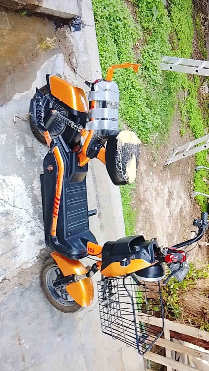 دراجه شحن حجم 14 للبيع
لون مشمشي
سرعه 45
فول مواصفات
بطاريه نص عمر
دراجه حلوه ونضيفه 
3 گير
السعر 250 الف 
وبيها مجال حك الجيه 
المكان 📍
بغداد العامريه نهايه شارع المضيف
واتساب 
***********
