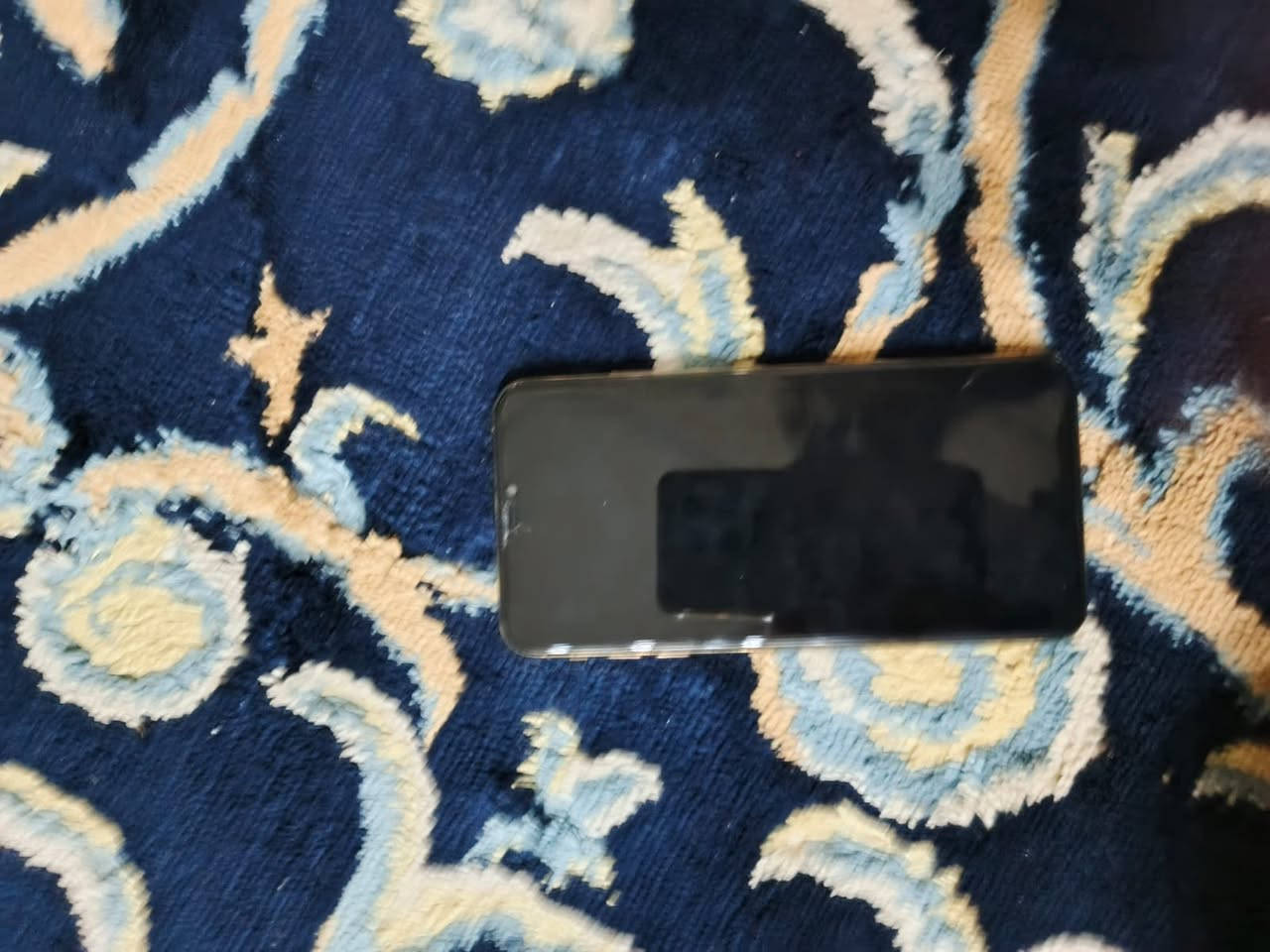 سلام عليكم اكس ماكس للبيع الذاكرة ٢٥٦ بطاريه٨٦ مبدل بطاريه فقط  الجهاز مكسور ضهرا الجهاز كامل مكمل يشغل ببجي ٦٠ فريم مكاني بوبيات عامود ١٧ اتصل ع رقم *********** او المراسله ع ماسنجر متواجد السعر ١٧٠ وبي مجال
