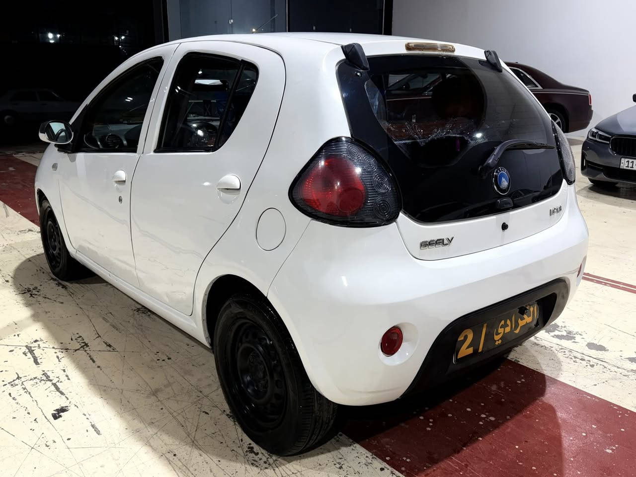 السلام عليكم ورحمت الله وبركاته
للبيع باندا جيلي 
2013
الون ابيض 
رقم بغداد انكليزي 
داخل حمصي 
شاشه جبيره 
كامره خلفيه 
سياره كير صدر محرك مكفول 
مكان السيارة معارض النهضه شركت الكرادي 
الهاتف:***********
السعر 50 ورقه
