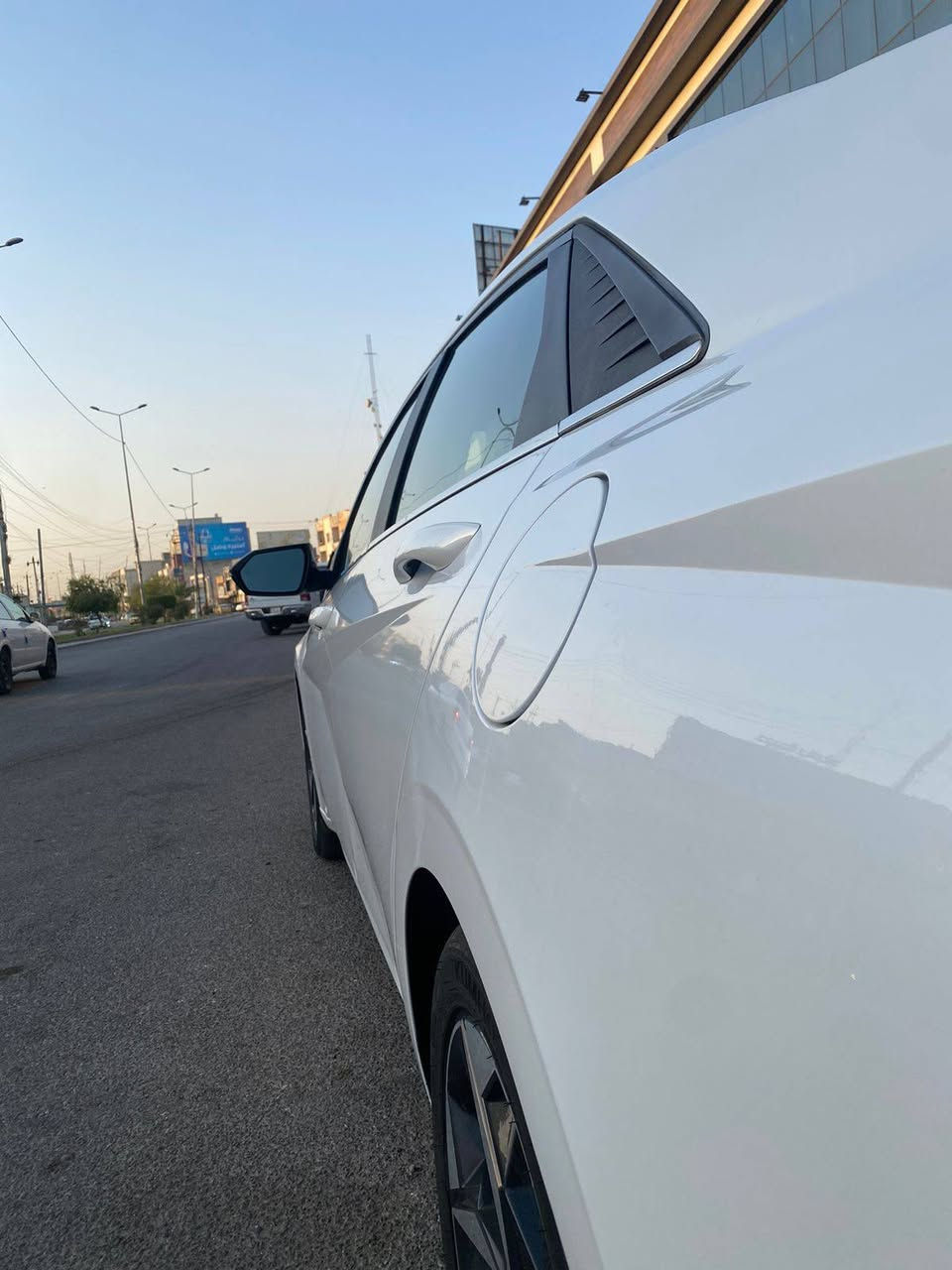 النترا 2022 لمتد وارد امريكي
 رقم بغداد تحويل مباشر 
بدون دواخل رافق صور حادث 
 ماشيه 68 mil فقط 
 مواصفات لميتد limited
١-بصمة تشغيل 
بصمه صندوك
تشغيل عن بعد
٢-فتحة سقف ( سلايد روف ) 
٣-محرك 2000 Doch دوش المرغوب 
شرط لا صرف ولا نفخ ولا مفتوح
شرط بانزين عادي بدون دفانز
٤-كاميره امامية خلفية دوارة
٥-رادارات 360 درجة ( امامي جانبي خلفي ) تمنع التصادم الامامي والجانبي والخلفي
٦-التحذير عند فتح الباب 
٧-تحكمات ستيرن 4 جهات 
٨-دشبول شاشة 4 وضعيات للعدادات
٩- 3 وضعيات قيادة ( عادي سبورت ذكي ) 
١٠- مثبت سرعة ذكي ( التحذير عند مغادرة المسار )
‏١١-Auto Hold التوقف لفترات قصيرة
١٢-الهاند بريك بصمة
١٣-شاشة بلازمة حجم كبير لمس تدعم نظام الابل كار بلي والاندرويد اوتو بدون كيبل يربط التلفون واير ليس و GPS  
١٤-شحن واير ليس 
١٥-ويل كب ١٧ مميز 
١٦-نظام الصوت Bose عدد السماعات 8 
١٧-تشغيل عن بعُد 
١٨-المراية الجانبية كهرباء اشاير بالمري 
١٩-اضواء ترحيب عند الاقتراب 
٢٠-لايت لد 3عدسات وسكنات لد 
٢١-كشنات جلد السايق كهرباء 
٢٢-نقطة عمياء
٢٣-تدفئة بالكشنات
٢٤- لد متغير الالوان 12 لون على طول الدشبول
٢٥- كير اوتماتيك و S وعادي ٨ نمر
٢٦-تحديد مسار وقيادة الية والسياقة على خطوط الشارع في حال الاجتياز تنبهك
٢٧- مانع انزلاق ومانع تصادم
مكانها بغداد حي العامل 
السعر 133$
***********
