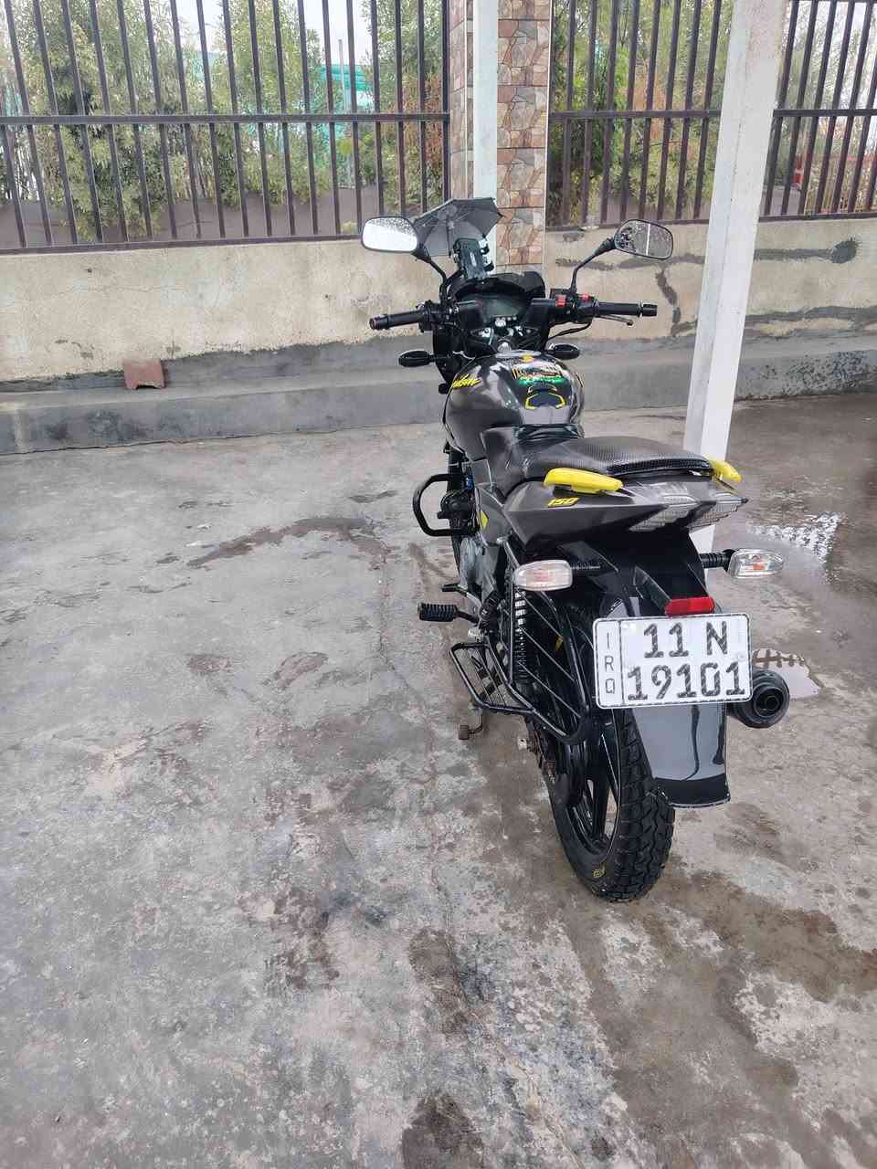 السلام عليكم دراجه بوليسر دراجه كلش نضيفه موديل ٢١ مرقمه رقم انكليزي السعر مليون وسبعميه وخمسين العنوان ابو غريب الشيحه موجود واتساب فقط اتصال ***********
