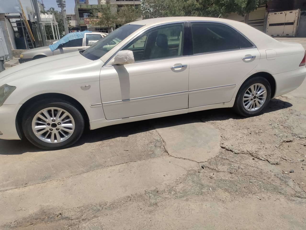 .
2005.بڕاوە،،180بچوک.بە.بچوک

سێ دوگمە وپەردە

***********::کەلار
