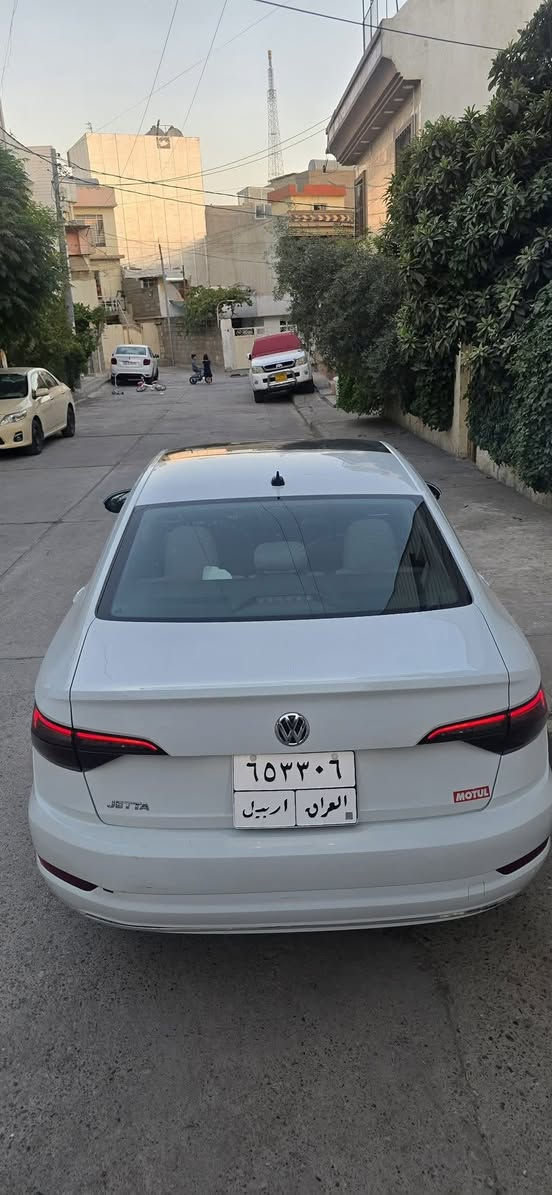 السيارة مكفولة من كل شيء

بجم كبس، 
فقط باب خلف السكن صبغ بدون دواخل و اسفل الصندوق مكان رقم، مع دعامية خلفية...
ربع جامرلغ خلفي تقريبا شبر بارد 

ماشي 71الف مايل..

رقم جديد هزة جديد بس السنوية بعد شهرين تسقط 

كاملة مكملة سيارة  بانزين شرط الدهن شرط وكالة موتل 
كل ايرباكات سليمة %١٠٠

سعر 158$بيها مجال 

مكان : صلاح الدين تكريت

***********

3VWC57BU8KM009291
