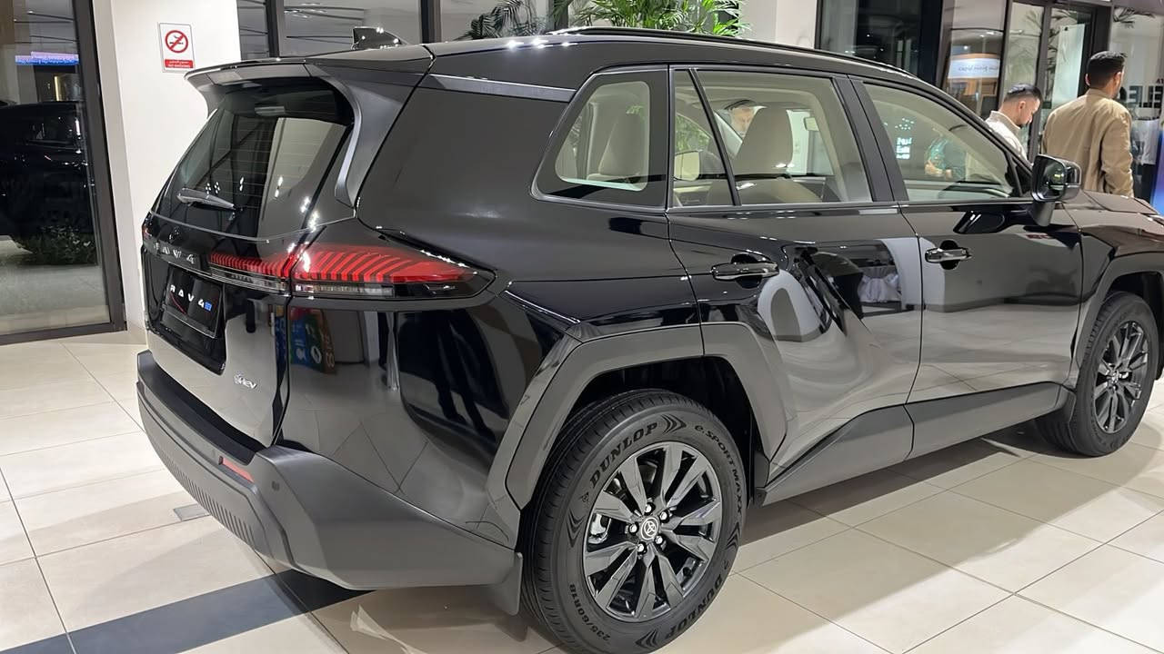 شركة روعه المحتسب
وكالة 2026 – RAV4 SAS
مو بس تحديث… ثورة حقيقية بالسيارة!
🔹 التقنية والتواصل
راف فور 2026 تجي بتقنية متقدمة تبين من أول ركوبة:
شاشة ترفيه كبيرة لحد 12.9 إنچ
شاشة عدادات رقمية 12.3 إنچ
واجهة استخدام سريعة وسهلة
أوامر صوتية ذكية Hey Toyota تفهمك أسرع
ربط لاسلكي مع Apple CarPlay & Android Auto
تسجيل فيديو مباشر من السيارة (Drive Recorder)
📌 شنو الجديد؟
نظام تشغيل جديد Arene يسمح بتحديثات مستقبلية للسيارة بدون مراجعة الوكالة.
⚡ نظام الدفع والأداء
راف فور 2026 صارت هايبرد بالكامل:
استهلاك بنزين أقل وأداء أنعم
دفع أمامي أو رباعي AWD حسب الفئة
قوة محسّنة بالمحركات الهجينة
فئة PHEV بقوة توصل تقريبًا 320 حصان
إمكانية القيادة بالكهرباء فقط لمسافات يومية
📌 التطوّر
بطارية أكبر، مدى أطول،
وشحن سريع DC ببعض الفئات (من 10% إلى 80% خلال حوالي 30 دقيقة).
🛡️ الأمان ومساعدة السائق
كل موديلات 2026 تجي مزودة بأحدث حزمة:
Toyota Safety Sense 4.0 وتشمل:
كشف السيارات والمخاطر من الجوانب
مراقبة المسار والبقاء داخله
مساعد القيادة بالزحام Traffic Jam Assist
أنظمة ذكية تساعدك قبل وأثناء السواقة
📌 قيادة أسهل، وأمان أعلى بكل الظروف.
🛋️ الراحة والمساحة
مساحة داخلية أوسع
مواد داخلية محسّنة وجودة أعلى
مقاعد مريحة للسفر الطويل
تكييف قوي وعملي
شنطة خلفية أكبر مع قابلية طي المقاعد للاستفادة القصوى من المساحة
📌 تفاصيل إضافية
نظام ترفيه سريع
منافذ USB-C متعددة
شحن لاسلكي للجوال
أنظمة صوت فخمة ببعض الفئات


**إذا كنت صاحب هذا الإعلان وتريد حذفه لأي سبب، رجاءا أرسل رسالة إلى الدعم الفني**