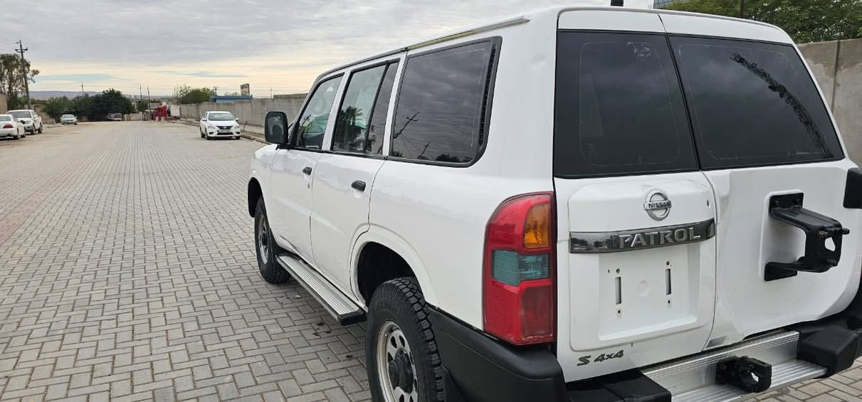 باترؤ
2008

گيرومةكينةي

بةشةرت 

ماكينة

بةخ 

1بارجةي

سعري 

87

كه لا

***********

***********
