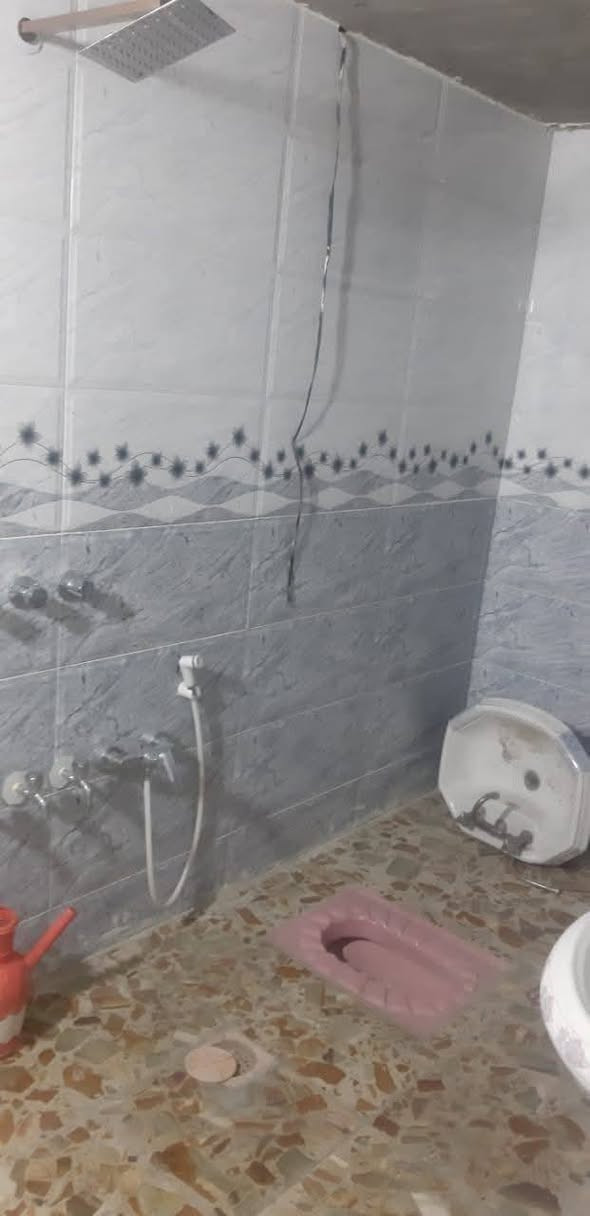 السلام عليكم
توجد قاعه المساحه 280 متر الارضيه مرمر والجدران سيراميك والكهربائيات والديكور جاهزه تحتوي على خدمات كامله مطبخ وتوجد غرفه للعمال و اداره ارتفاع  القاعه 5 متر 
تصلح ان تكون سوبر ماركت او مطعم أو معهد او مخزن للبضائع  العنوان الأمين الثانيه نهاية شارع 20 سكينه على ايدك اليمين مقابل شارع السايدين شارع 40 للإستفسار اتصال أو واتساب مفتوح  ***********

