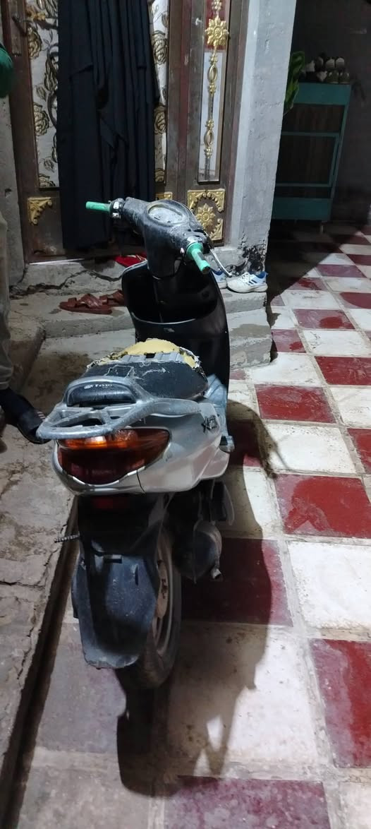 السلام عليكم 
دراجه اكزز للبيع 
الدراجه مجفته تجفيت جديد
اشاير شغالات لايت شغال عايزله فقط جامه 
سلف كله شغال 
نقصه بجم وصفاحيات وكشن 
مكان بابل مركز***********
(قيم واخذ)
