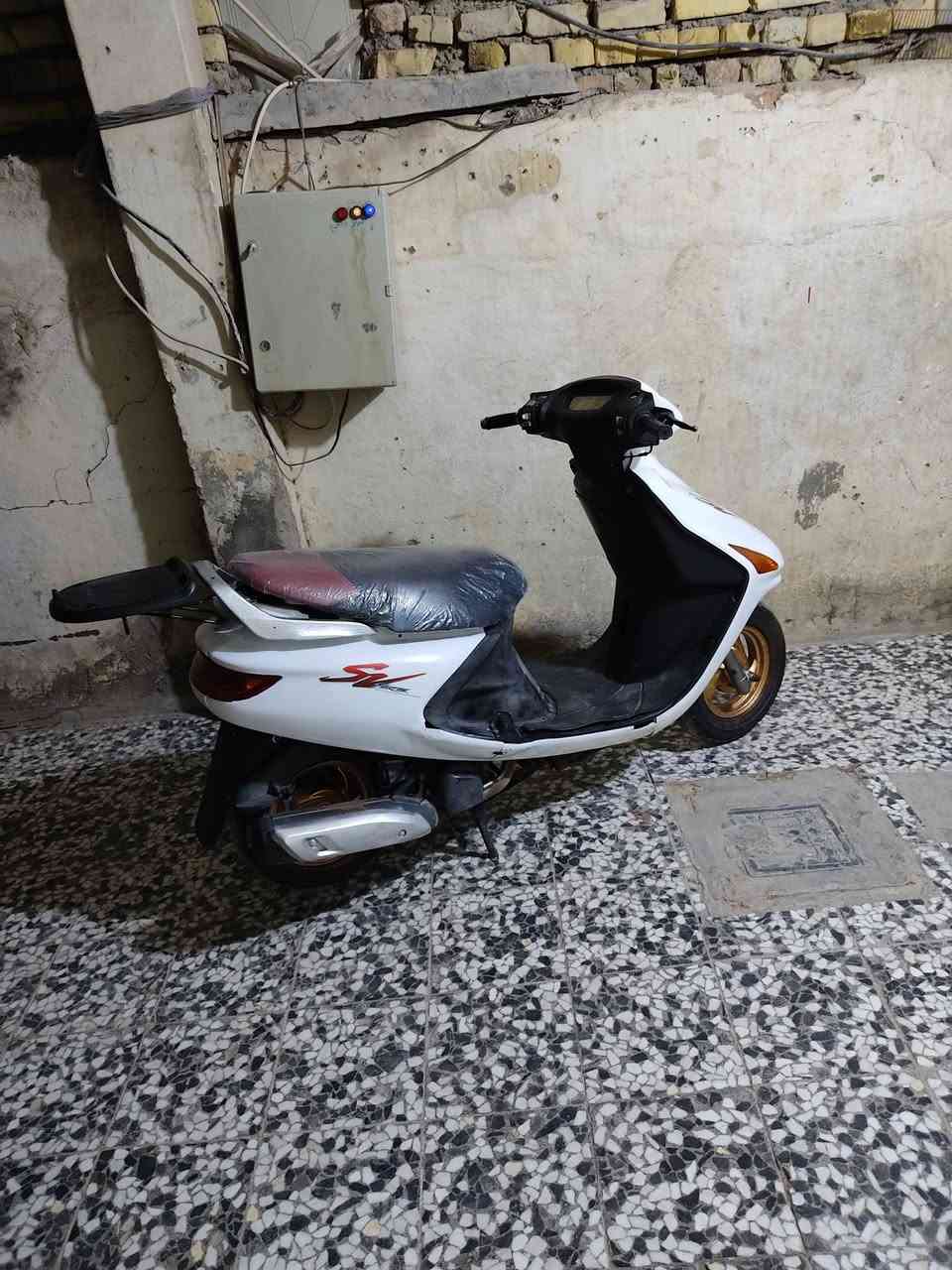 دراجة للبيع أو مراوس بدراجه راس براس حسب القناعة. الدراجة مامفتوحة ومحركهة ناعم وكلشي بيهة شغال سلف هندر تجي وتشوف بعينك. الدراجة سعرهة 450 وبيهة مجالل. مكاني نجف ♦
رقمي ***********
