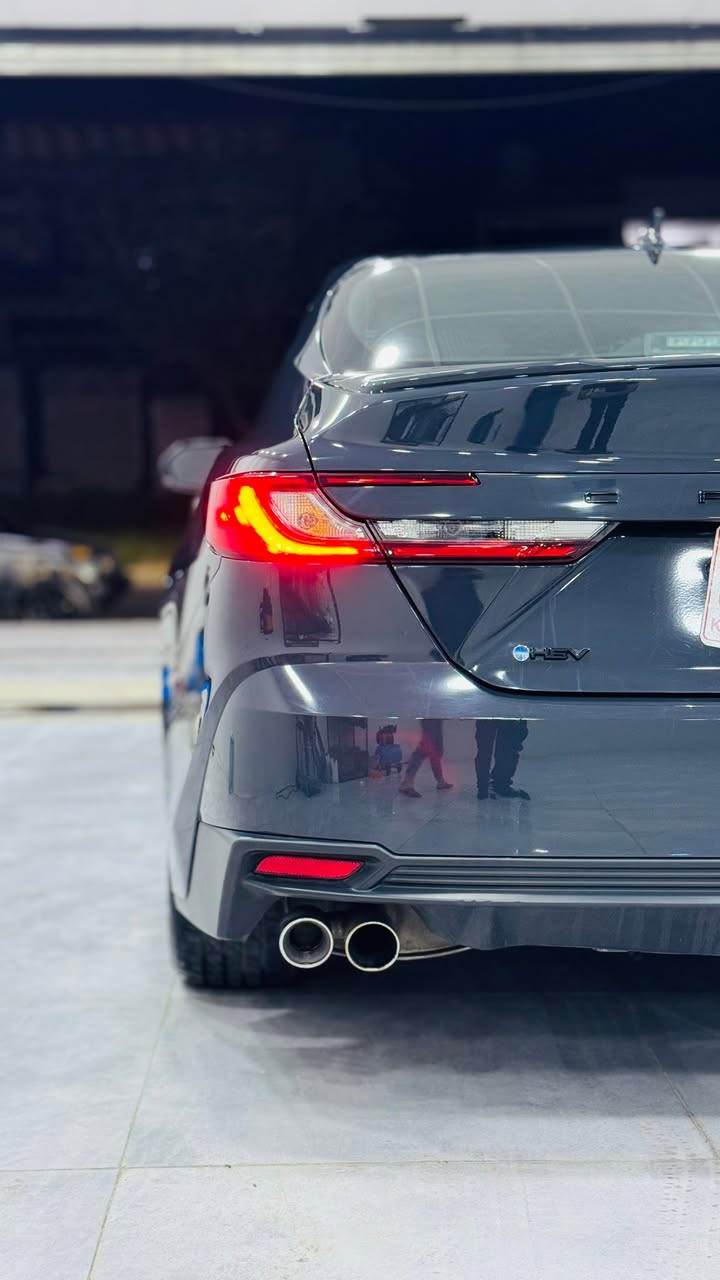 Toyota Camry 2025
.
مواصفات SE Plus 
.
مکینە هایبرد ٢.٥ لتر 
.
لون سمنتی 
.
بصمە .
فتحە .
شاشە.
کامرە .
رادار ٣٦٠ .
گیر شفت ( سبورت)
گیج دیجیتال .
کشنات جلد .
کشنات تدفئة.
اوتو ستارت .
اوتو هولد .
تحديد مسار .
مانع تصادم .
كاربلي . 
وضعيات قيادة
.
ضرر: جاملغ سكن بارد و جاملغ خلفي كلير امريكا و شوية من بنيد تكحيل ، صور حادث موجود، رقم الشاصي :
4T1DAACK8SU068314
للسعر و التفاصيل:
***********
.
مکان السیارە کلار 

سیارە كاتي ( بدون رقم)
