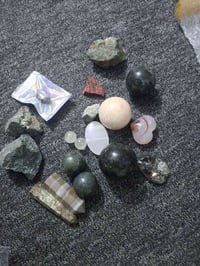 مجموعة أحجار • شلعة