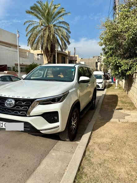 السلام عليكم تويوتا فورجنر للبيع 2024 فول SR5
رقم بغداد باسمي 
ماشية 55 الف 
دخول ذكي وبصمة تشغيل تبريد بيانو انارة ترحيب حمالات بالسقف نيكلات بروجكتورات ولايتات ولد زينون اصلي صندوق كهرباء فور ويل 4*4 حساسات امامي خلفي تبريد 3 قطع وباقي المواصفات المعروفه 
السعر : 30,800 $
العنوان بغداد / المنصور
***********
