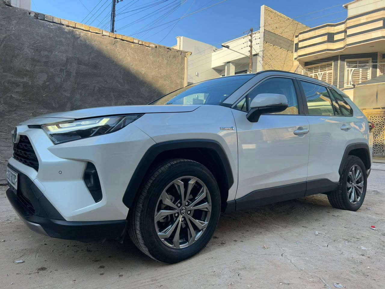 تويوتا RAV4 هايبرد 2024
⚙️ حجم المحرك 4CYLINDER 2.5L 
⚙️ مرتبط بناقل حركة أوتوماتيك
🔑 مفتاح التشغيل بصمة 
🚘 بانوراما
‼️ اريل نفكيتر 
📍حساسات أمامية 
📍حساسات خلفية 
🚘 رادار
💡لايت زينون + LED 
🔦 كشافات 
🔦️ بك لايت LED 
🛞 حجم الاطار 225/60R18
🛞 ويل كب 18
🛞 4 دسك
🛞 حساسات ضغط الاطارات 
✨️ اشارة في المرايا الجانبية 
✨️ المرايا قابلة للطي كهرباء
🌧 ماسحة خلفية 
🎈عدد AIR BAG 9 
🚗 هاند بريك كهرباء 
🚗 ا ABS 
🚘 دشبول شاشة  
🖥 شاشة Apple Car play 
📷 كاميرا 
🚘 4 كاميرات
🛣 مثبت السرعة
💺تتسع المقصورة ل 5 ركاب
💺المقاعد جلد
🚘 تدفئة المقاعد الأمامية 
👶 مثبت مقعد الطفل ISOFIX
❄️ تبريد شاشة مناخين منفصلين 
❄️ قطعتين تبريد  
👑 فتحة سقف
ماشية ١٥ الف كيلو متر
السعر ٣٩ مليون


**إذا كنت صاحب هذا الإعلان وتريد حذفه لأي سبب، رجاءا أرسل رسالة إلى الدعم الفني**