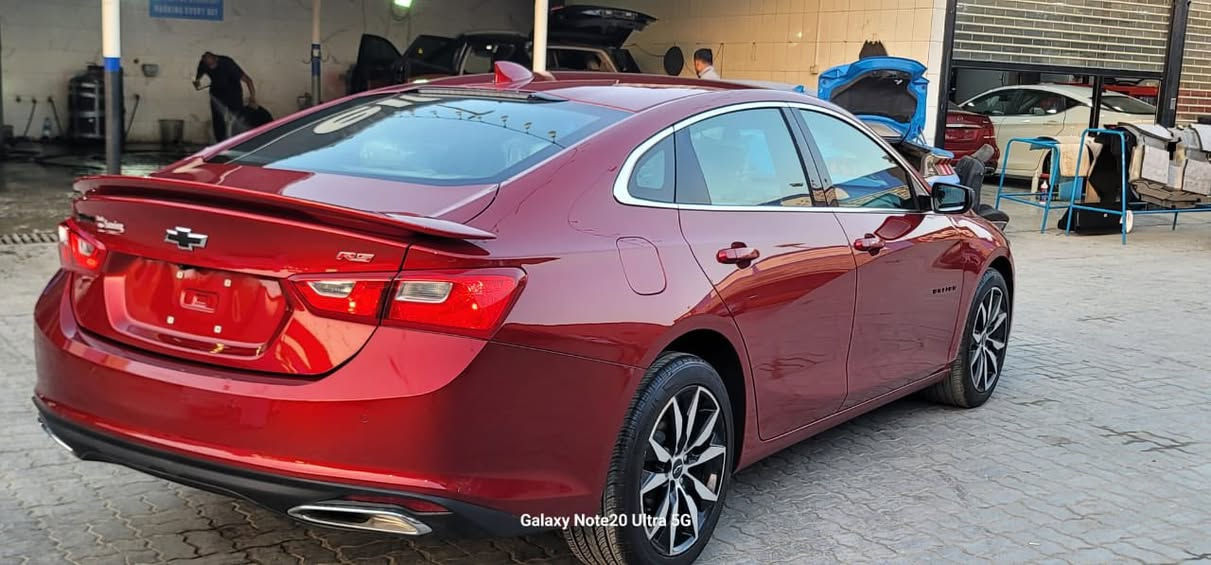 سلام عليكم ماليبو احمر موديل 24 فئة RS رياضي 
 ويل 18
-وسپايلار خلفي
شاشة كبيرة
-رادرات-
بصمة
-كاميرا 
حساسات-
تشغيل ﻋَـن بـعــد-
نقط عمياء-
جلد
رقم بَــغداد   
تغليف جلد 
ماشيه حالياً 19 الف كم
قطعة صبغ وحده چاملغ الامامي
 
السعر 155 وبيها مجال بسيط

المكان كربلاء
***********
