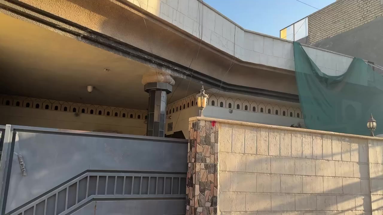 السلام عليكم  بيت للبيع في منطقه الزعفرانيه قرب جامع الصدرين قريب على الشارع العام مساحته 250 طابو صرف متكون من 3 غرف نوم طابق ثاني غرفتين طابق ارضي مضيف جبير وباقي التفاصيل تواصل وياي واتساب موجود ***********
