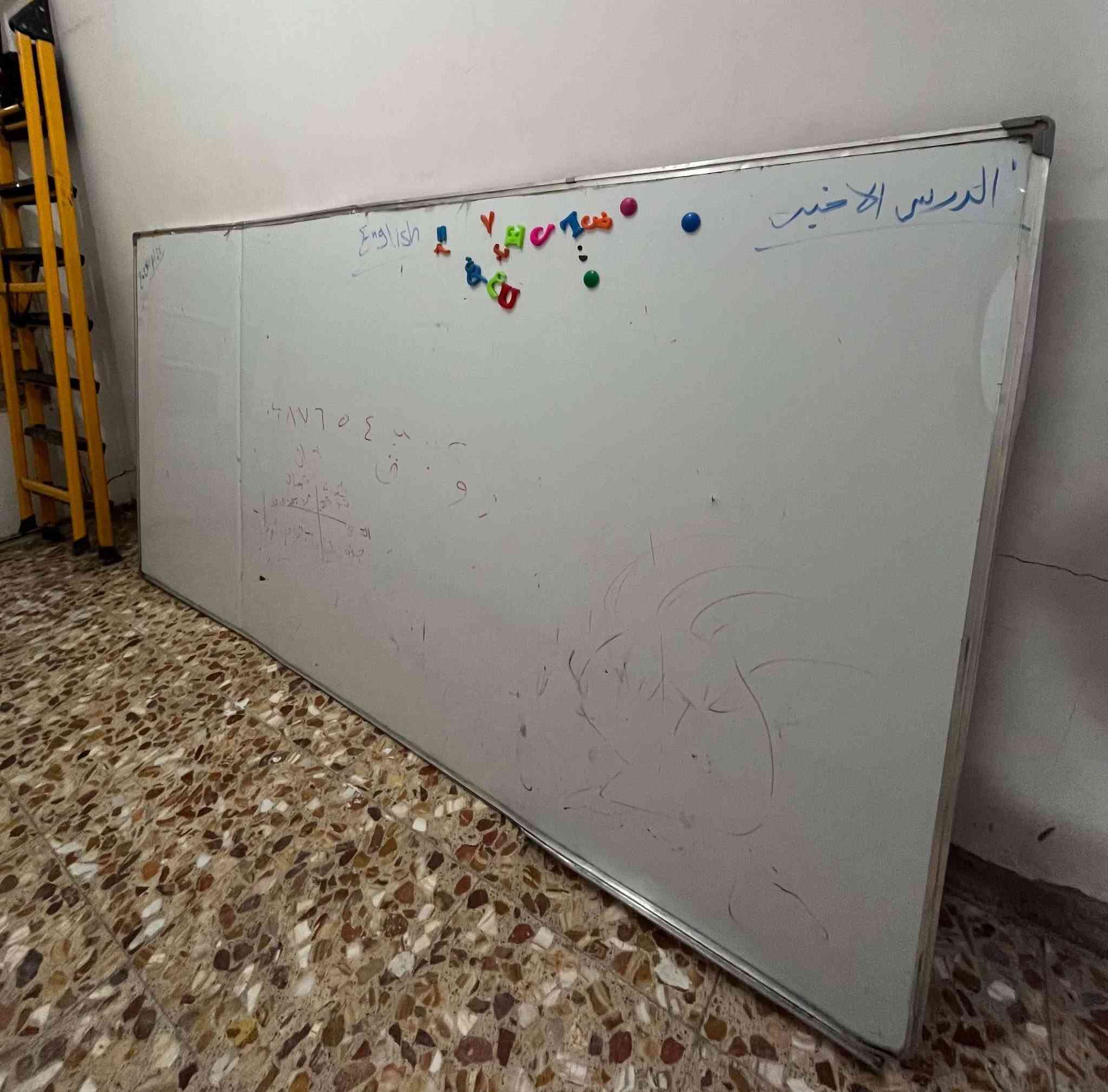مكتب وكرسي مكتب 75 وسبوره جبيره ب30 مكان بغداد ام الكبر والغزلان قرب تقاطع الكياره للتواصل واتس ***********
