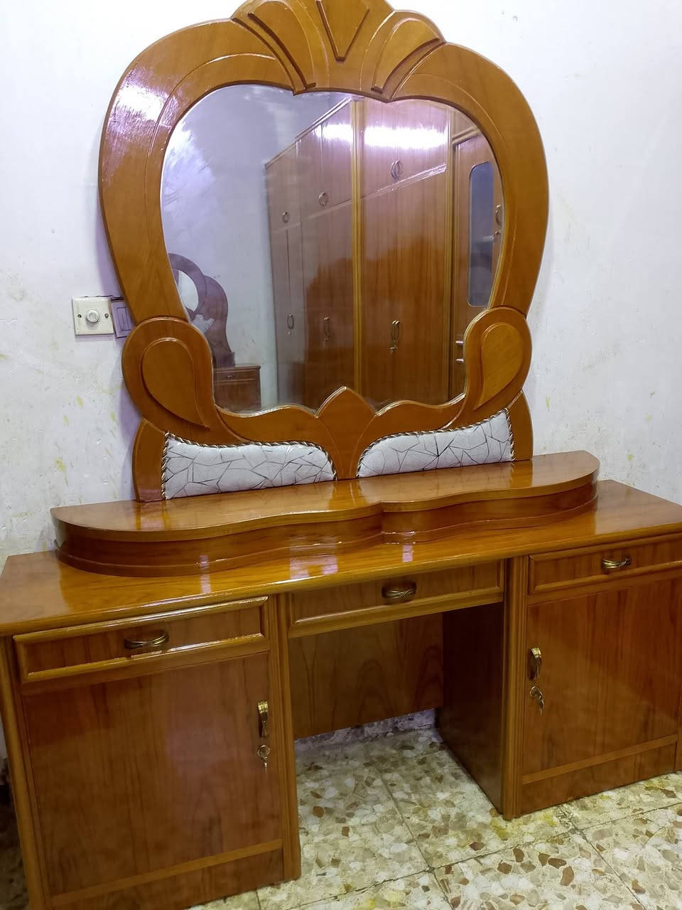 مكلف بلنشر غرفه تسكام نجاره تكمه صاج داخل وخارج ظهر جرجوبه مليون وبيه مجال مكانه حله للاستفسار الاتصال بالرقم ***********
