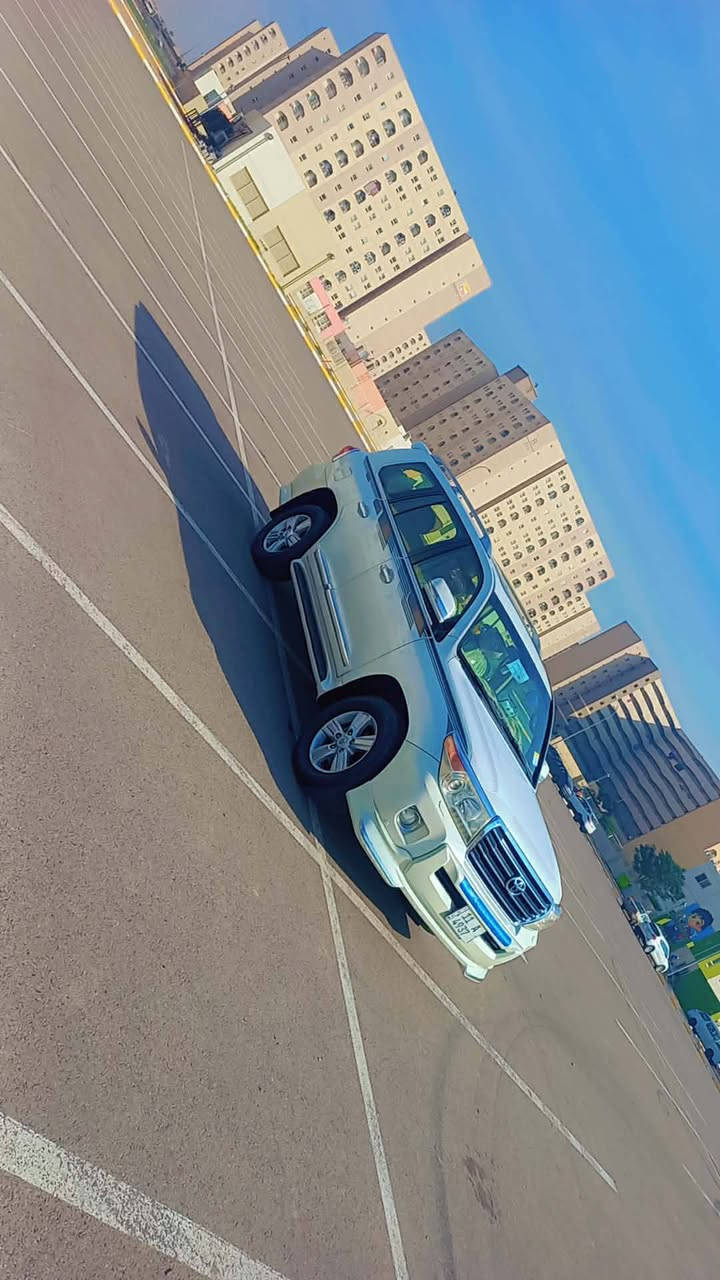 لاندكروز 13 بيهه شبر بين البابين وشويه بل هلا سياره خير من الله 6سلندر برميه اصليه تخم تاير مكان بسمايه السعر 360 وبيهه مجال ***********
