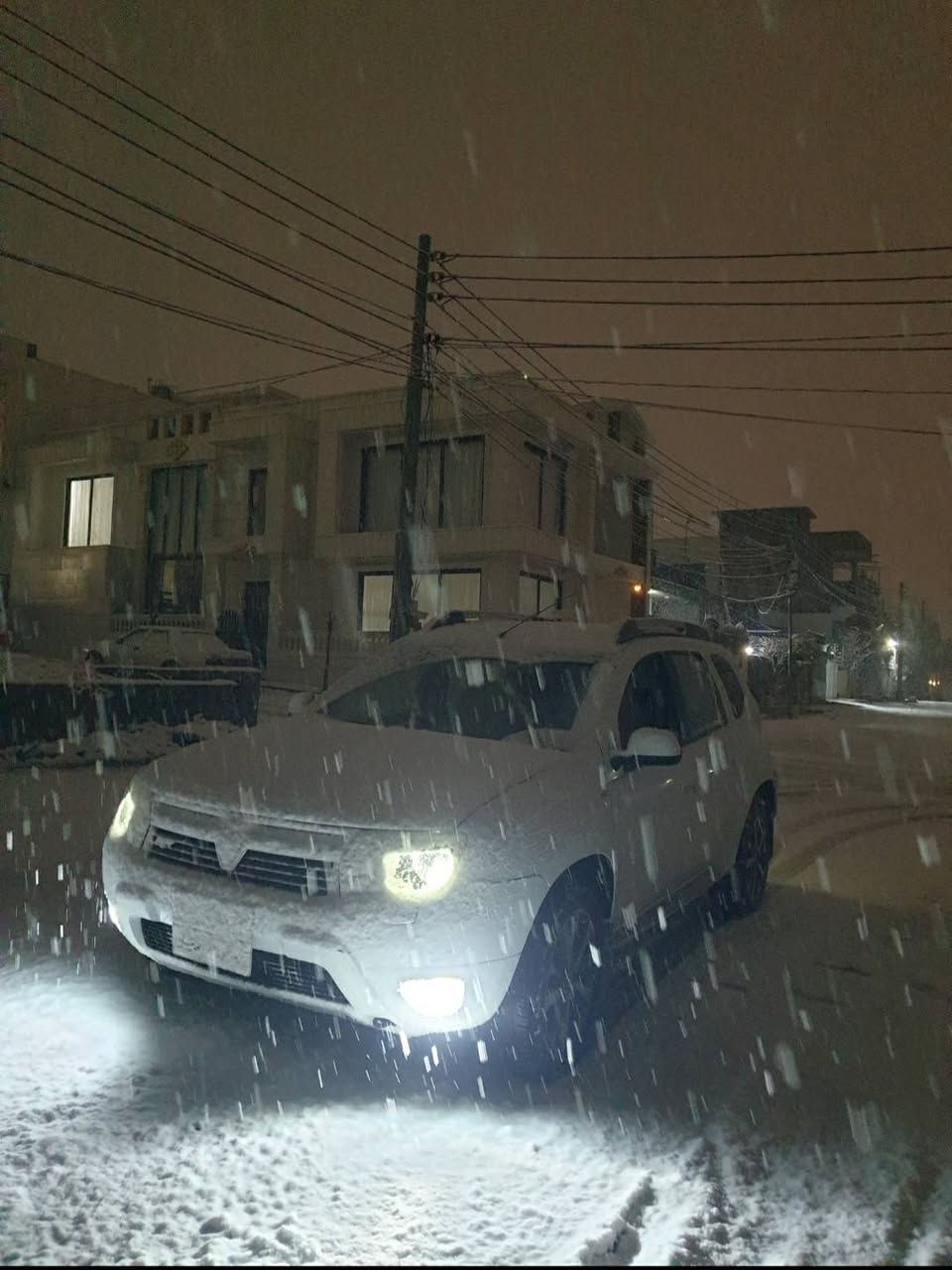 ڕینۆ داستەر مۆدێل 2012 گێڕ عادی گێڕو مەکینە وتەبریتو کارەبایاتو هەموو شتێکی بەشەرت شاشە ئایپاد ویلوتایەی نوێ سەنەوی بەسەر نەچوە بۆیاخ یەک پارچەو پەڵەیەکی بۆیاخە بێ ناو گرتن نرخی 79 وەرەقەو محامەلە شوێن قەڵادزێ  ژ.م  *********** بشدار, السليمانية
