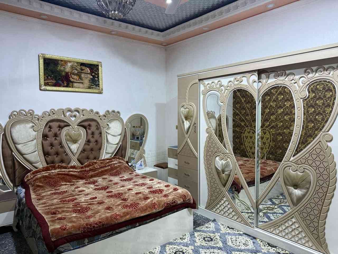 السلام عليكم
للبيع 🏠 بيت  ركن  زراعي مساحه 170 م ٣ طوابق الواجهه ١٢.٥متر نزال ١٥ متر
٦ غرف نوم و٣ صاله واستقبال 
مطبخ خارجي 
المنطقه البلديات /تقاطع الامن العامه / مضمار العابد 
السعر 410 مليون وبي مجال للشراي
لاستفسار الاتصال بالرقم ***********
***********
