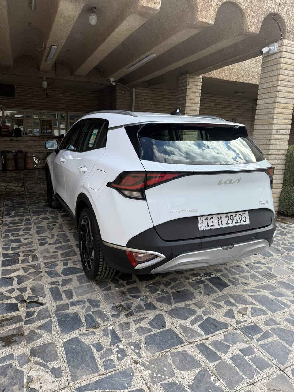 سلام عليكم
سبورتج ٢٠٢٣ خليجي ضمان الدوليه 
مواصفات حساس امامي خلفي شفتات ستيرن تدفئه بلكشنات تبريد قطعتين تحكمات ستيرن مانع انزلاق ايرباكات بيها رصعه مسحوبه بارد بلباب الخلفي والباقي كفاله عامه
السياره ماشيه ٤٠ الف
السعر ٢٢٠ $
مكان السياره بغداد الغزاليه
***********
