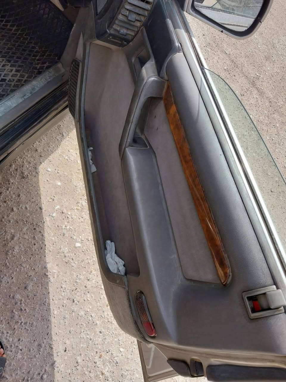 سيناتور 3000 موديل 92 سيارة بلادية بأسمي المالك الشرعي اني سنويتها 27 السعر 40 ورقة وبيها مجال شيء قليل ***********
