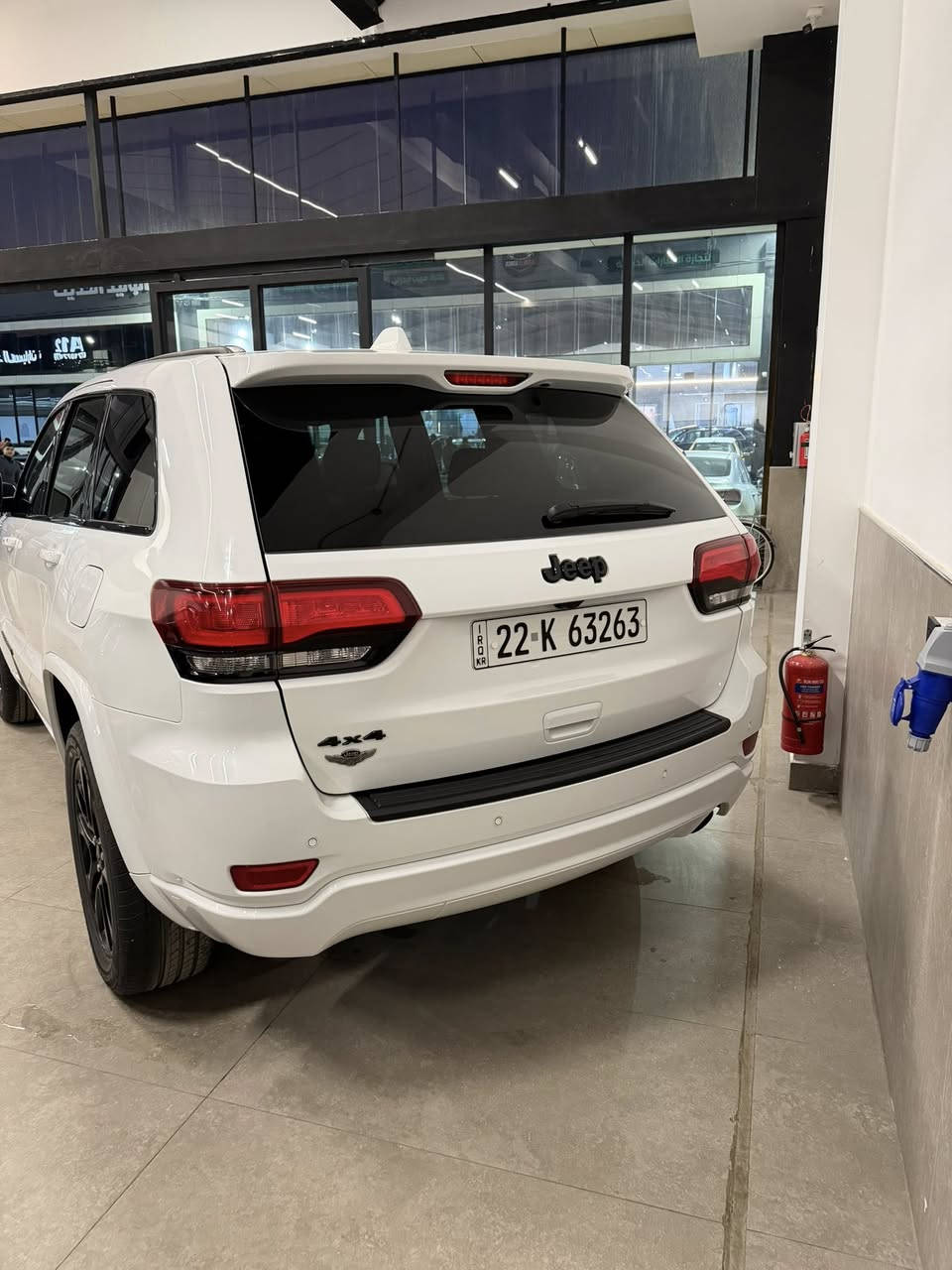 جيب شيروكي بلاك توب فول مواصفات موديل 21 سيارة حيل نضيفة رقم اربيل سنويةًوهزة جديدة بيها نص جاملغ خلف ضرر بدون داخل للتواصل ***********
