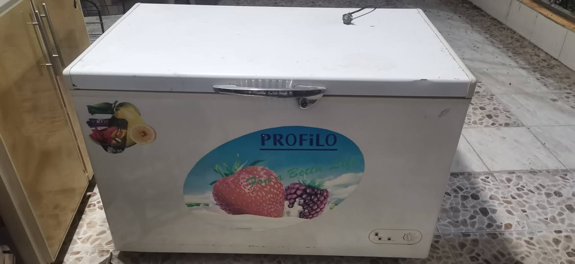 مجمدة نظيفه للبيع سعر ٢٥٠
***********
