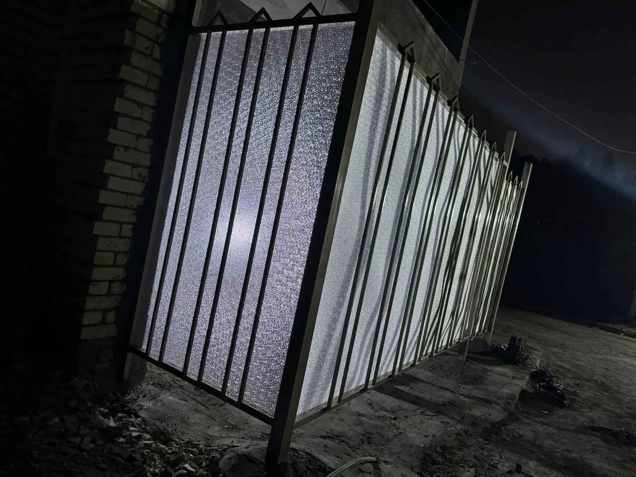 تم إكمال عمل سياج خارجي تصميم تركي 
مكاني حي العامل رقم تلفوني بي واتساب 
🎶🫡***********
