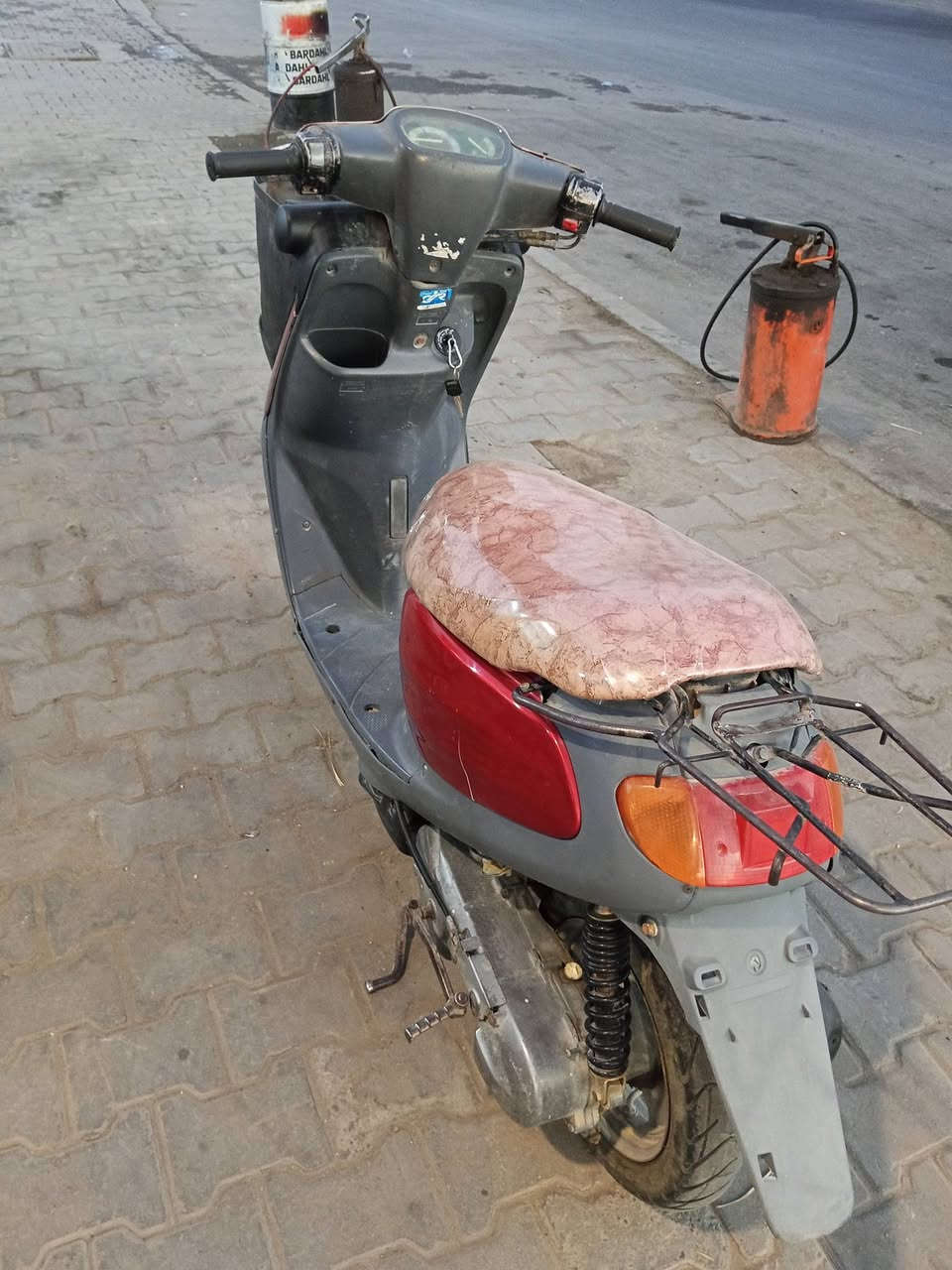🛵 دراجة منغولي (بوش - Poche) للبيع 🛵
لأصحاب النظيف واليدور دراجة مال عمل ومكفولة، دراجة منغولي جاهزة من كلشي وما تحتاج أي مصاريف:
​✨ المواصفات والمميزات:
• ​الوضعية: شغالة كاملة وبوضع مميز وجاهزة للتجول.
• ​الكهربائيات: شغالة 100% (لايتات، إشارات، وكلشي تمام).
• ​النظافة: مثل ما واضحة بالصورة 
​💰 السعر:
• ​السعر: 225 ألف وبيه مجال بسيط 
​📍 العنوان والمكان:
• ​كربلاء المقدسة - حي العسكرية (العابد) - قرب سيد محمد.
​📞 للتواصل والاستفسار:
• ​رقم الهاتف: ***********
• ​ملاحظة: متواجد واتساب فقط، يرجى عدم المراسلة على الخاص بالفيسبوك لعدم التواجد عليه.
​الدراجة مال شراي، الي يعجبه يتفضل واتساب أو يتصل وتدللون! 😉
