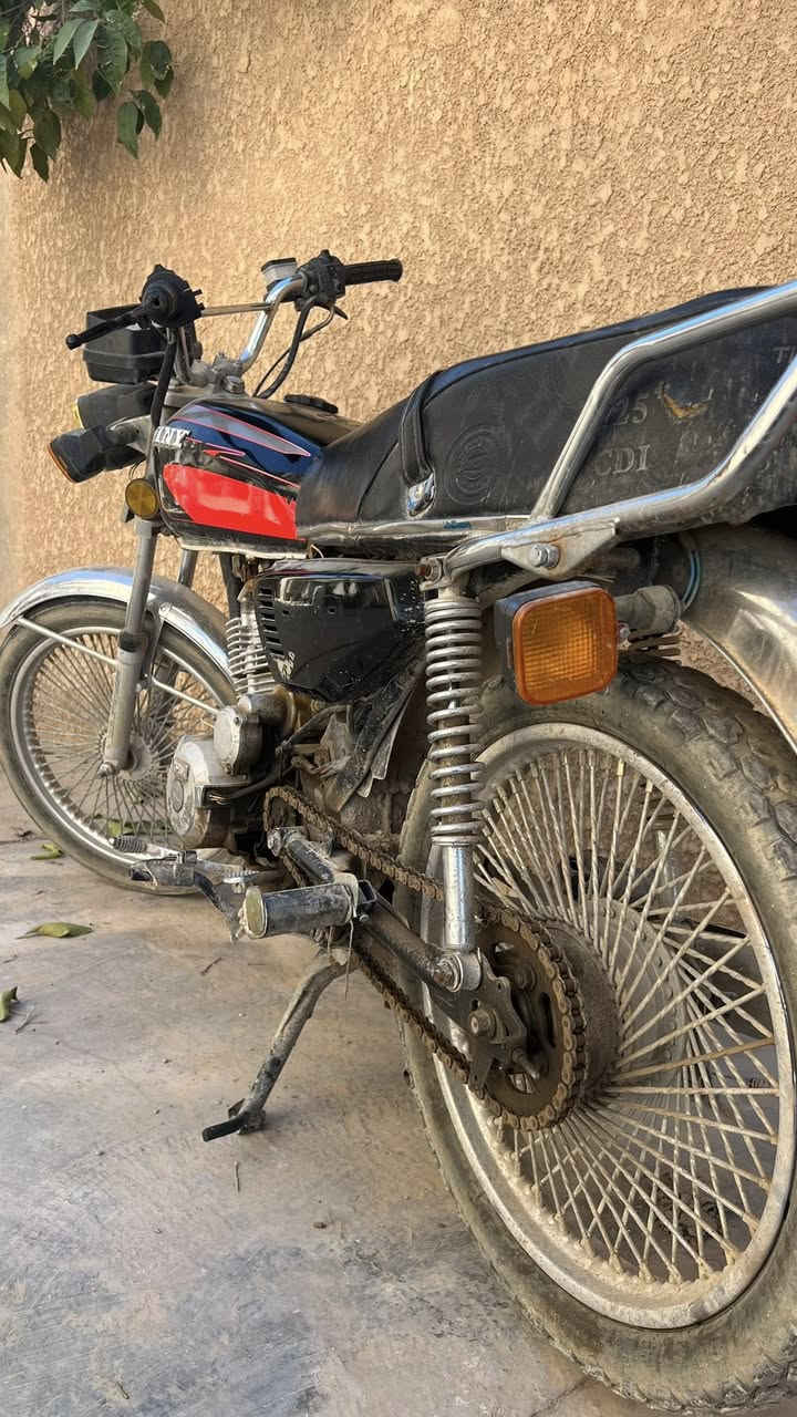 السلام عليكم ماطور للبيع سعر 225
***********
