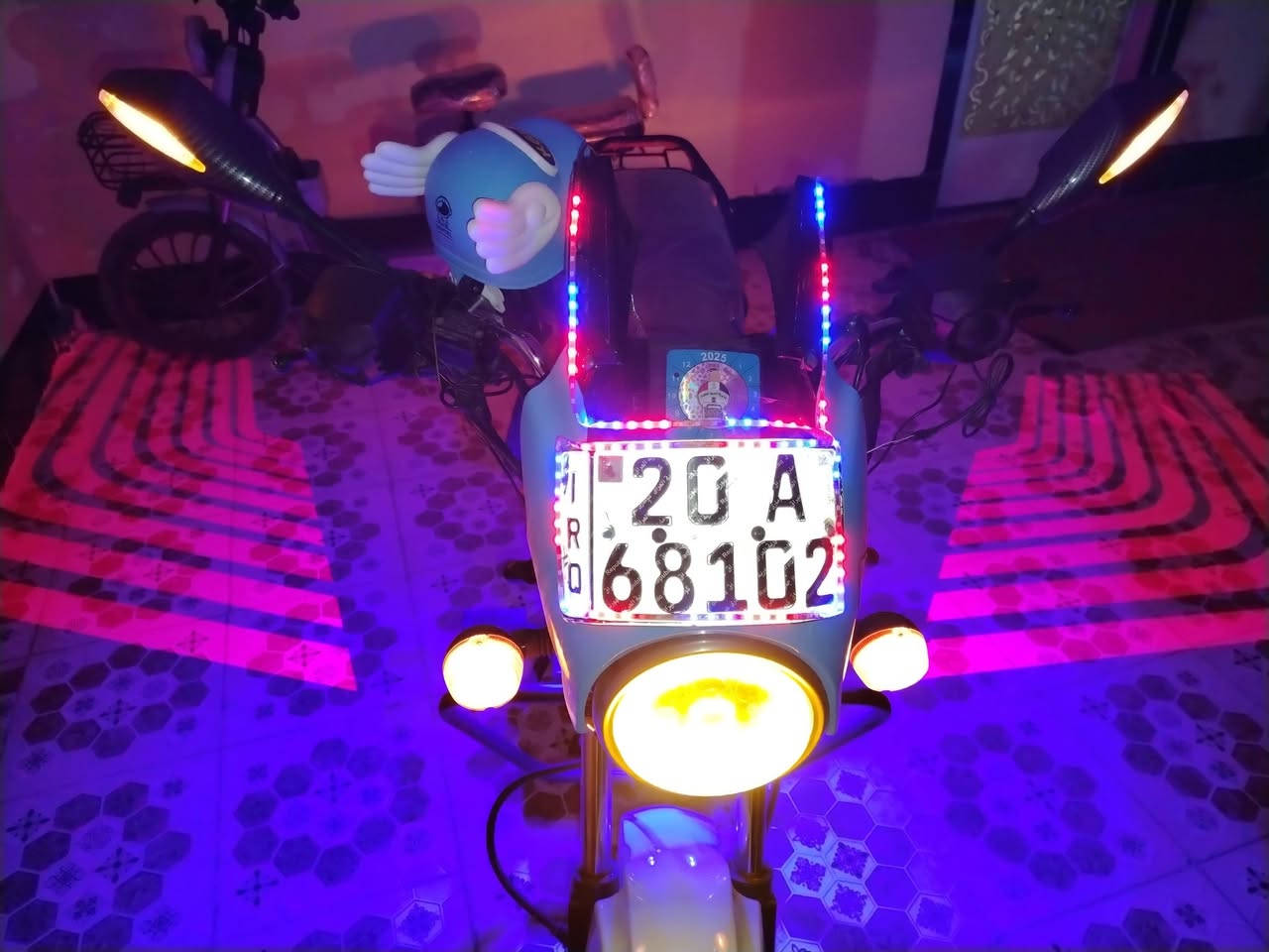 دايوان موديل ٢٣ دراجه جديده بمعنى الكلمه ماشيه ١١ الف حقيقي عل وضع شركه رقم ديالى باسمي تحويل ثاني يوم عنوان ديالى بعقوبه ***********
