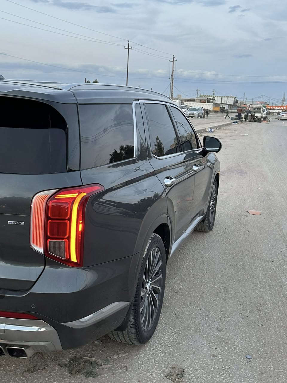 سلام عليكم ورحمة الله 
هونداي بالسايد الكرافيكي مديل 2023 وارد امريكا
لون نفطي 
كامرات 360🔄 درجة 
حساسات امامي وخلفية وجانبية 
رادرات امامي وخلفي 
مراية خلفية الكترونية
عداد ديجتار 
فتحت سقف قطعتين
مكينة 6 سلندر 3800 
تبريد كهربائي وميكانيكي ثلاث قطع 
القمارة كنتاره شاومو 
الكشن السائق يوجد وضعية المساج 
الداخل ابيض ملكي VIP
كشنات تبريد وتدفة
دفع رباعي
انظمت القيادة سبورت وسمارت وقياده ثلجية
وقياده عادية 
قيادة ذاتية.  مثبت سرعة  مثبت مسار 
ستيرن تدفة 
سبيكر صوت للمقاعد الاخيرة 

رقم السيارة اربيل مداور ثاني يوم 
السعر :310 ورقة وبية ومجال بسيط 
مكاني النجف الاشرف 
*********** 
علي جاسم
