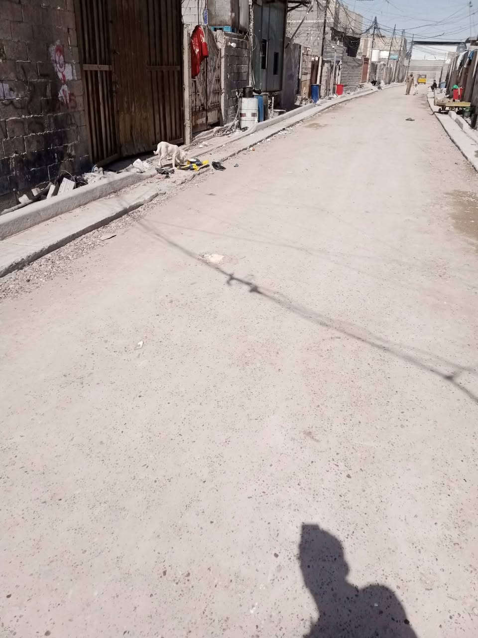 متاح سلام عليكم قطعه للبيع لمساحه 100ونزل20 في مطقت حي لمل خلف لسوق لكماليه خدمات  كمله ماء ومجاري وتبليط جاي يشتقلون بي سفسار تصل رقم ***********
