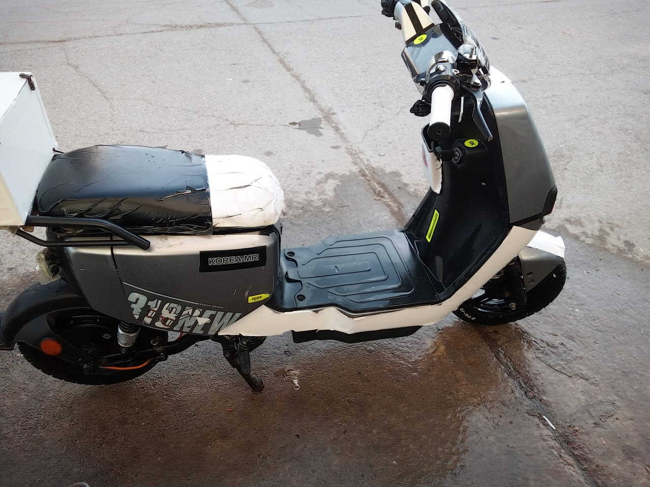 السلام عليكم ورحمة الله وبركاته 
عندي ماطور شحن للبيع فقط فقط 
بدون جنطه 
مواصفات 
4 نمر 
6 بطاريات دبل مو العادية
مثبت سرعة 
اشاير يمين يسار 
دبل اشاير 
دبلات شغاله وراء وكدام 
شاشه تحديد العطلات والسرعه والكيلو مترات 
سكرترات اصليه مال شركه 
لون رصاصي أو فيلي 
زوج امرايات اصليه 
شاحنه اصليه 
لايت عالي ناصي 
تايرات جديد لوك 
مكاني موصل ايسرحي الفلاح الأولى 
مقابل تيم ماركت


**إذا كنت صاحب هذا الإعلان وتريد حذفه لأي سبب، رجاءا أرسل رسالة إلى الدعم الفني**