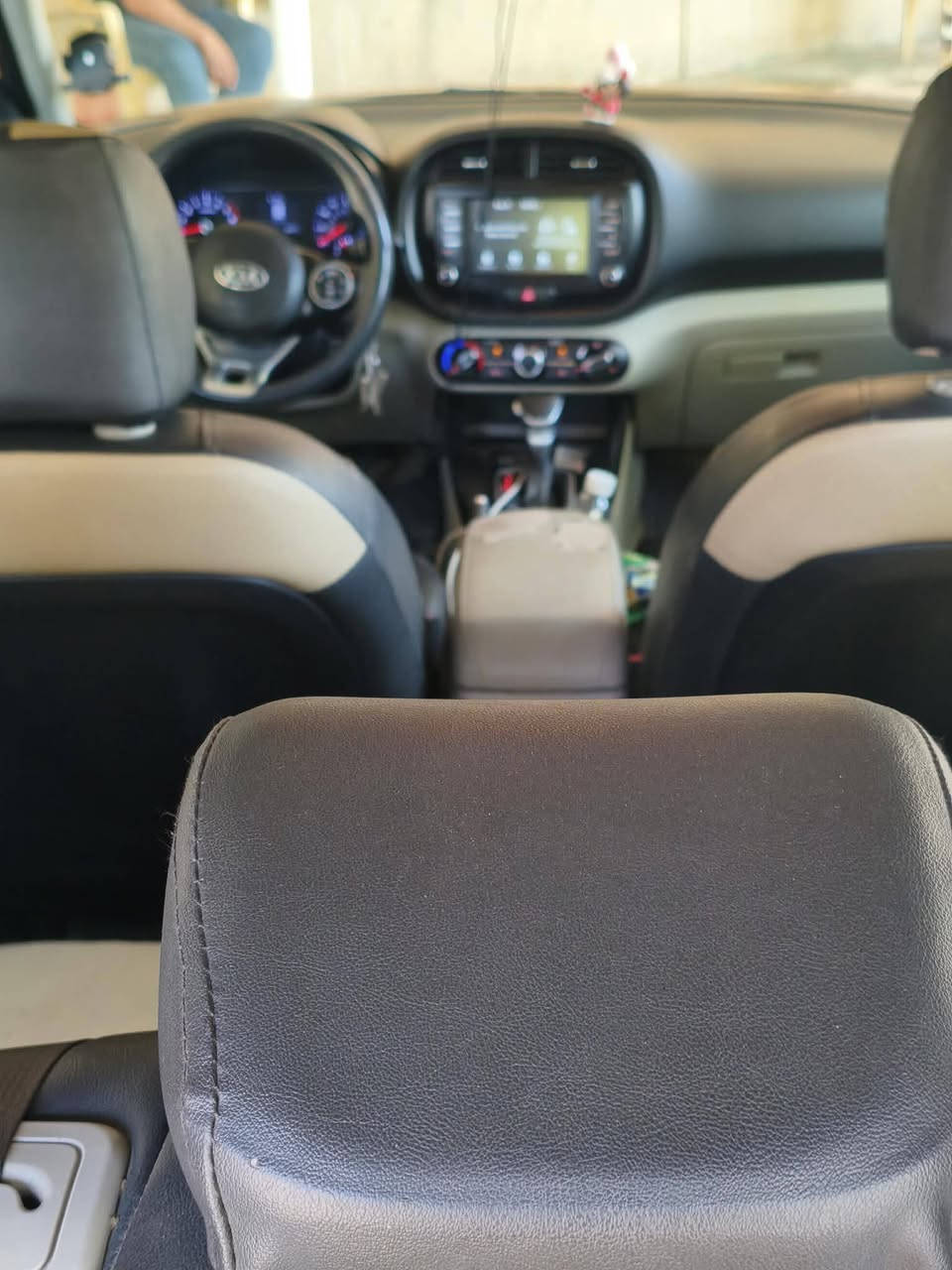 سلام عليكم كيا صول للبيع فئهS
بلاد اصفر رقم خصوصي موديل 2020 مكينه2000دوش كير تبريد تدفئه كله. شغال. سياره  خير من الله بسمي. 

بيها فقط بنيد مبدل وباب خلفي  ..اثر. طخه بل عراق وبدلته بدون دواخل سياره.  سعر ( ١٢٥) ***********
