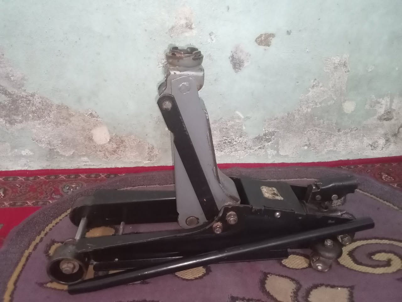 يوجد توصيل لكافه المحافظات 
جك عربانه تمساح 2 ونص طن شغال وعل الفحص باب اول اصلي السعر 50 الف المكان بغداد ***********
