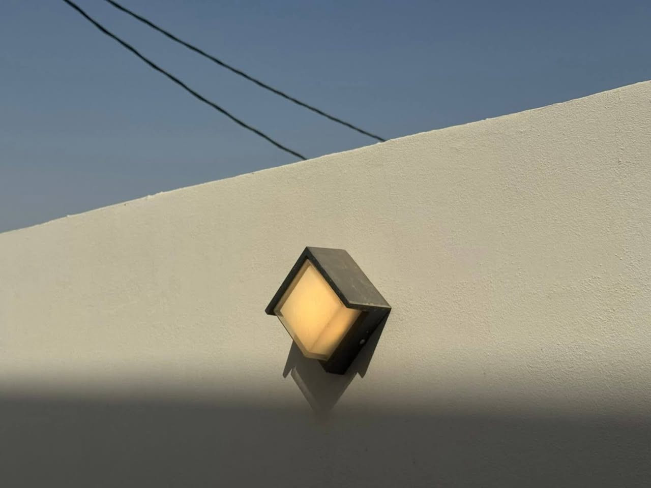 🔥 دار في مجمع الأميرات 2 السكني – جاهز للسكن فورًا! 
الواصل فقط 65 مليون
السعر الكلي 139 مليون
📉 القسط الشهري 300 ألف (للمصرف العقاري)

🏠دار 250 متر – موقع مميز داخل المجمع
بناء درجة أولى – تشطيب مرتب
طابقين | 3 غرف نوم | صالة | استقبال
🍽 مطبخ | 🚿 صحيات | 🚗 كراج | 🌿 حديقة
مناسب للسكن العائلي أو الاستثمار

⬇️تريد التفاصيل والصور؟
اكتب (تم) بالتعليقات ويوصلك كل شي فورًا 

📞 اتصال / واتساب: ***********
📞 اتصال: ***********
