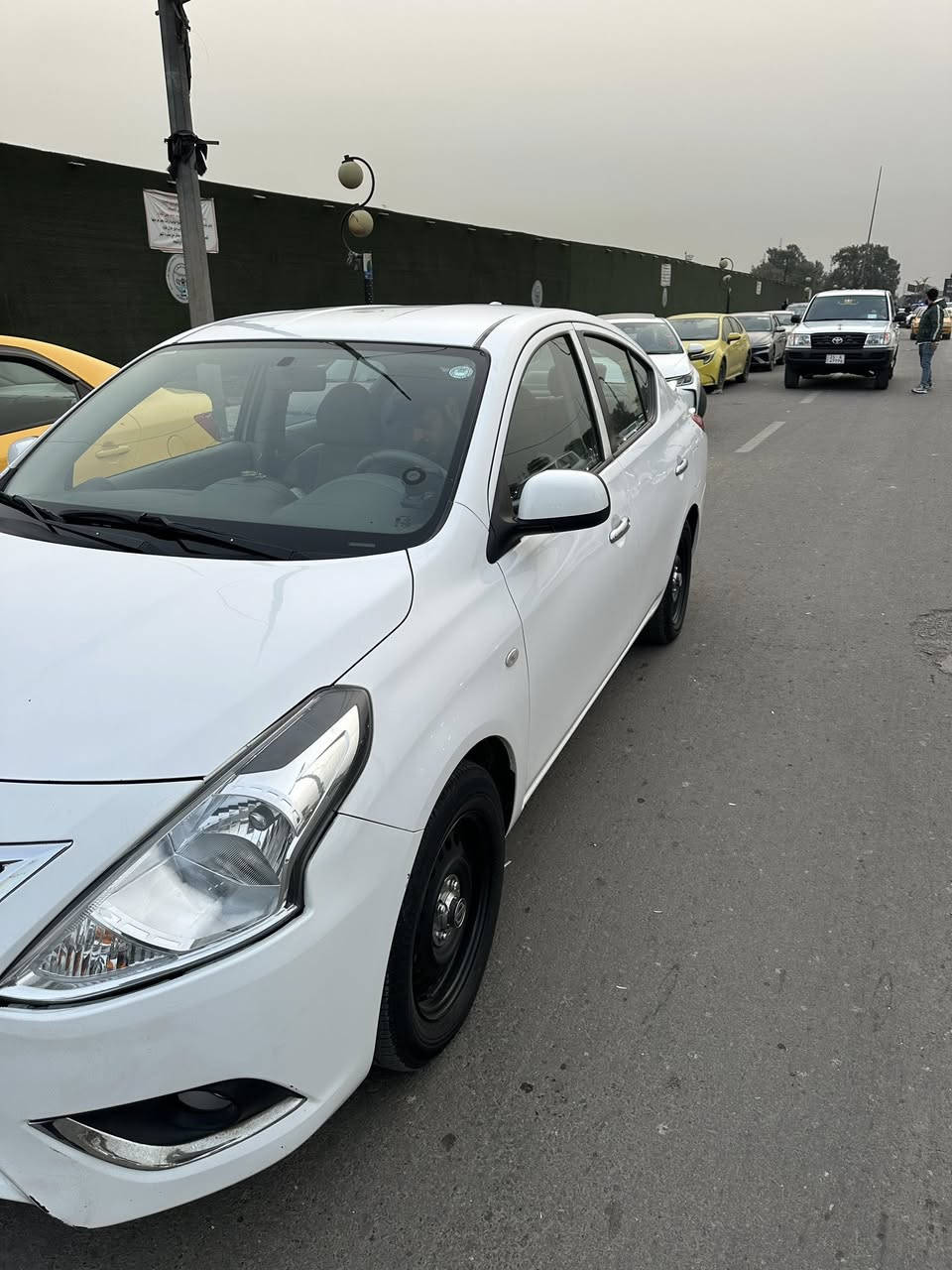 السلام عليكم
سني موديل 2024سياره كفاله 
ام البليته الزركه كير ومكينه مال شركه بعدها بالعلامة
بيها جاملغ خلفي شخطه فقط والبنيد رصعه  
مكان السياره بغداد 
السعر 125 وبيها مجال 
رقم الهاتف ***********
