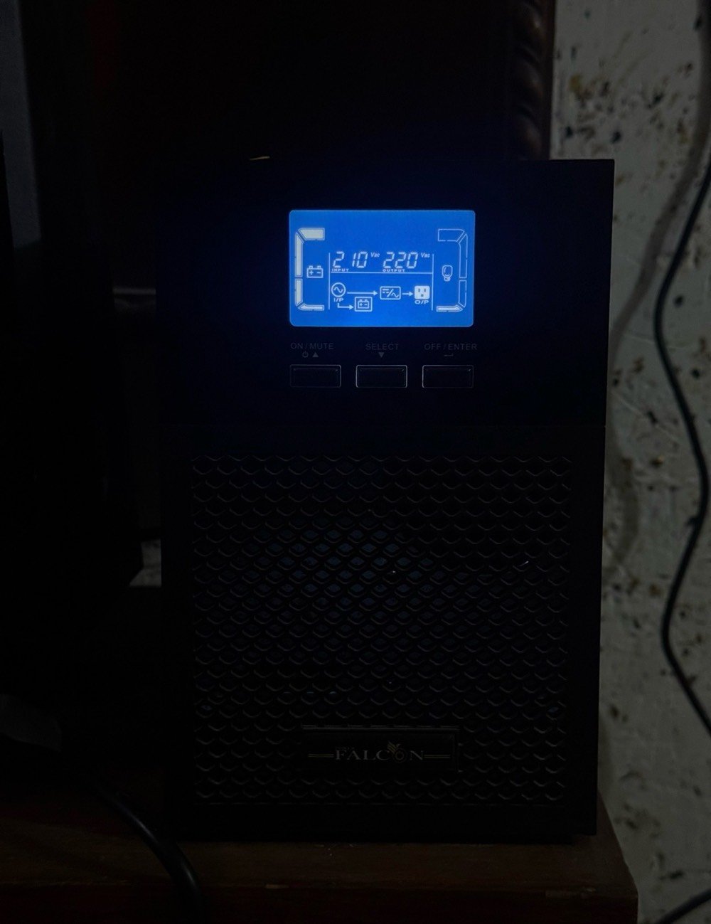 السلام عليكم سيت اب كامل للبيع

• CPU: AMD Ryzen 7 2700
 • GPU: NVIDIA GTX 1080 Ti 11GB MSI Gaming X
 • Motherboard: MSI X470 Gaming (MS-7B79)
 • RAM: 16GB (2×8GB) 3200MHz T-Force RGB
 • Cooling: مبرد هوائي GAMDIAS RGB
 • Power Supply: Gamemax 850W Gold
 • Storage:
 • SSD 160GB
 • SSD 1TB
 • HDD 500GB
 • Case: Cougar مع 4 مراوح RGB

‎🖥 الملحقات:

 • Monitor: Samsung Odyssey G3 (LS24AG320) – 24 إنش / 165Hz

 • Mouse: Attack Shark X11
 • Mouse: Logitech G502
 • Keyboard: Redragon
 • Headset: Redragon
  • ups online falcon 1kva 
والميز همين وياهن
عنواني بغداد وتوصيل موجود داخل بغداد

 كل شي وسعره خاص او واتساب 
***********
واذا تريد السيت اب كامل سعره ٩٠٠ الف
