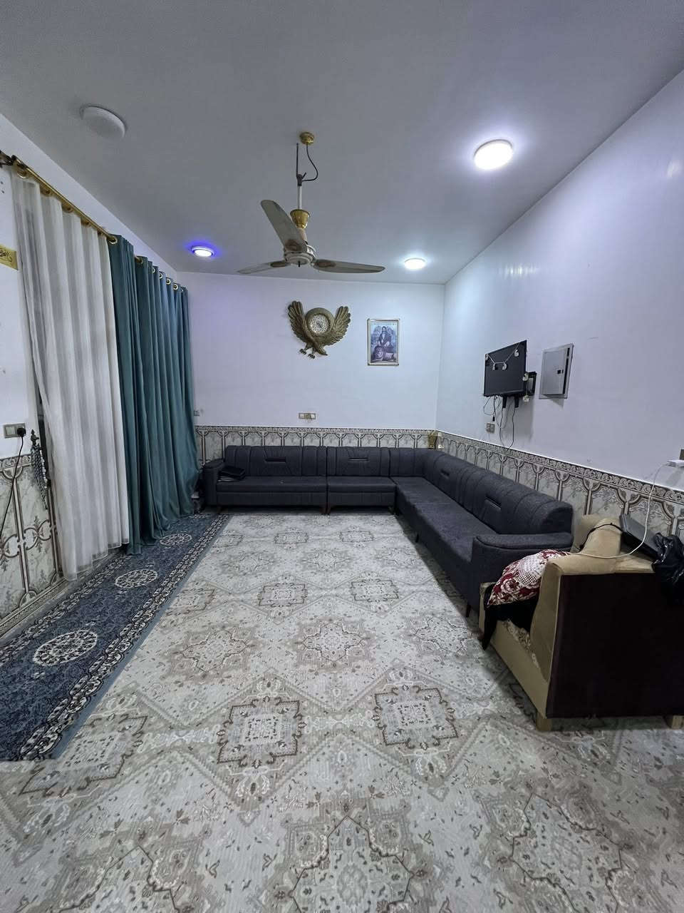 بيت للبيع مستعجل
بيت ٢٠٠م على شارع ١٥ 
بناء درجة اولى صار ٣ سنوات من بنيته على ايدي بناء درجة اولى بس صار عندي ضرف واريد أبيعه بالعافيه علي يشتريه

السعر ١٦٠ مليون 
وباقي مطلوب للدوله ١٩مليون كل سنه تسديد مليون ونص

 (الحولي شارع ٣٠ الثاني البيت على شارع ١٥ خدمات كامله )
مقابيل المدارس منطقة كلش زينه وهادئه ..

للتواصل: 
***********
