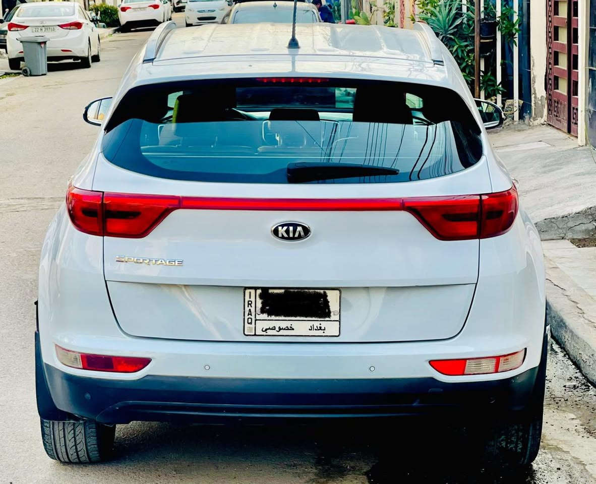 سلام عليكم
كيا سبورتج خليجي ٢٠١٨ الدولية
 تحويل مباشر رقم بغداد سنويه جديدة
السيارة كفالة عامة من التبديل والصبغ 
فقط بارد بسيط 
كير ومكينة مكفولات وجاهزة
مكينة٢٠٠٠ دوش
نص مواصفات 
كامرة خلفية دوارة
داخل حمصي واسود
مري شفط
مانع انزلاق
مانع انحدار
حساس امامي خلفي
تبريد قطعتين 
شباك X 
بلوجكتر رباعي
كشنات جلد ومخمل 
خمسة ويل كب 
فول تحكم ستيرن 
ثلاث انظمة قيادة
تخم تاير جديد
السيارة نظيفة وجاهزة مابيهة نقص انشاء الله
السعر ١٨٠ وبيه مجال بسيط
مكان السيارة بغداد السيدية

***********
