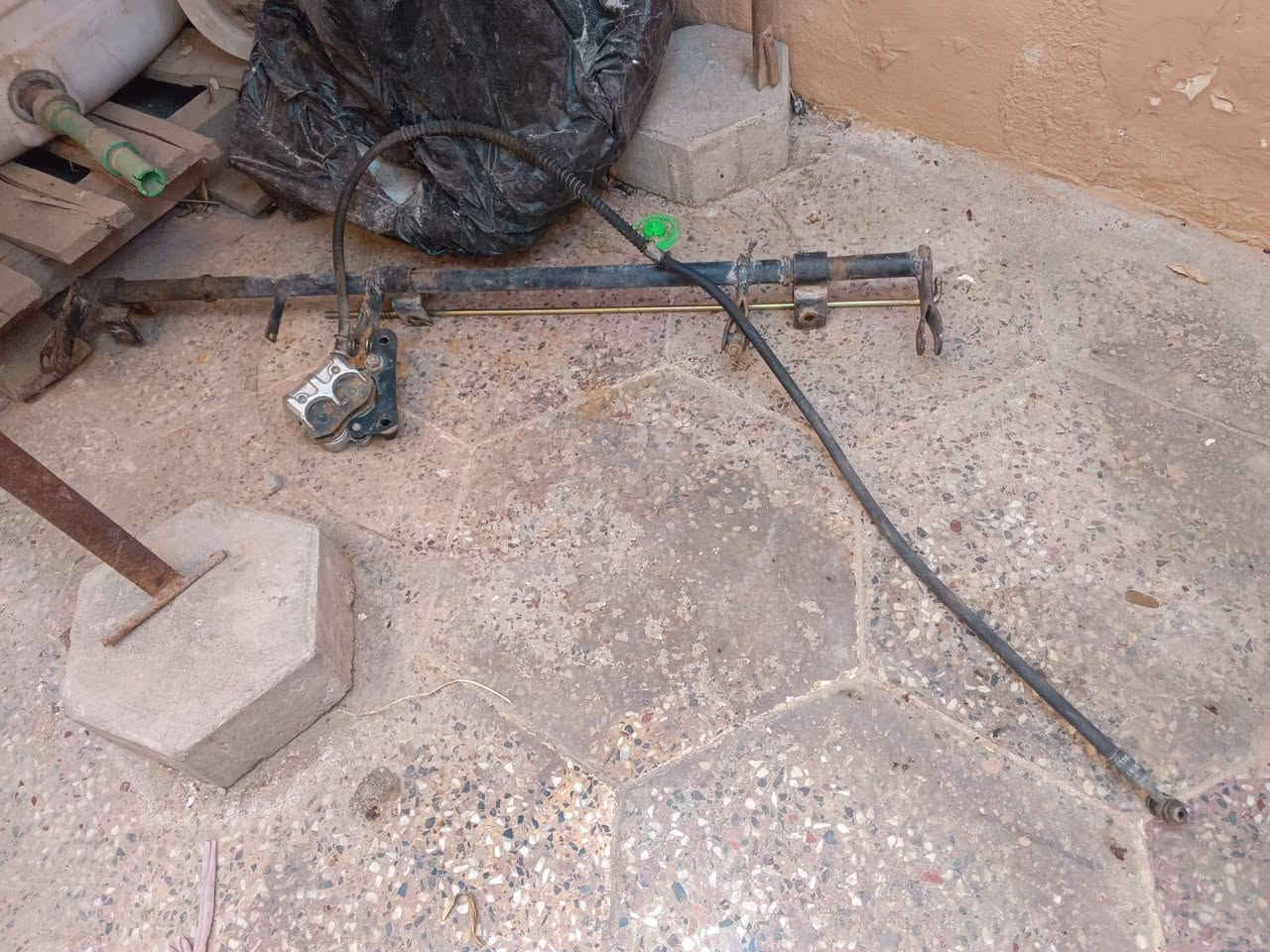 السلام عليكم غراض ستوته امتي ار للبيع ويل تاير فراك وبنزات هنه وطبلتهن شبه جدد مستعملات يوم واحد فقط 
تواصل خاص او اتصال ***********
