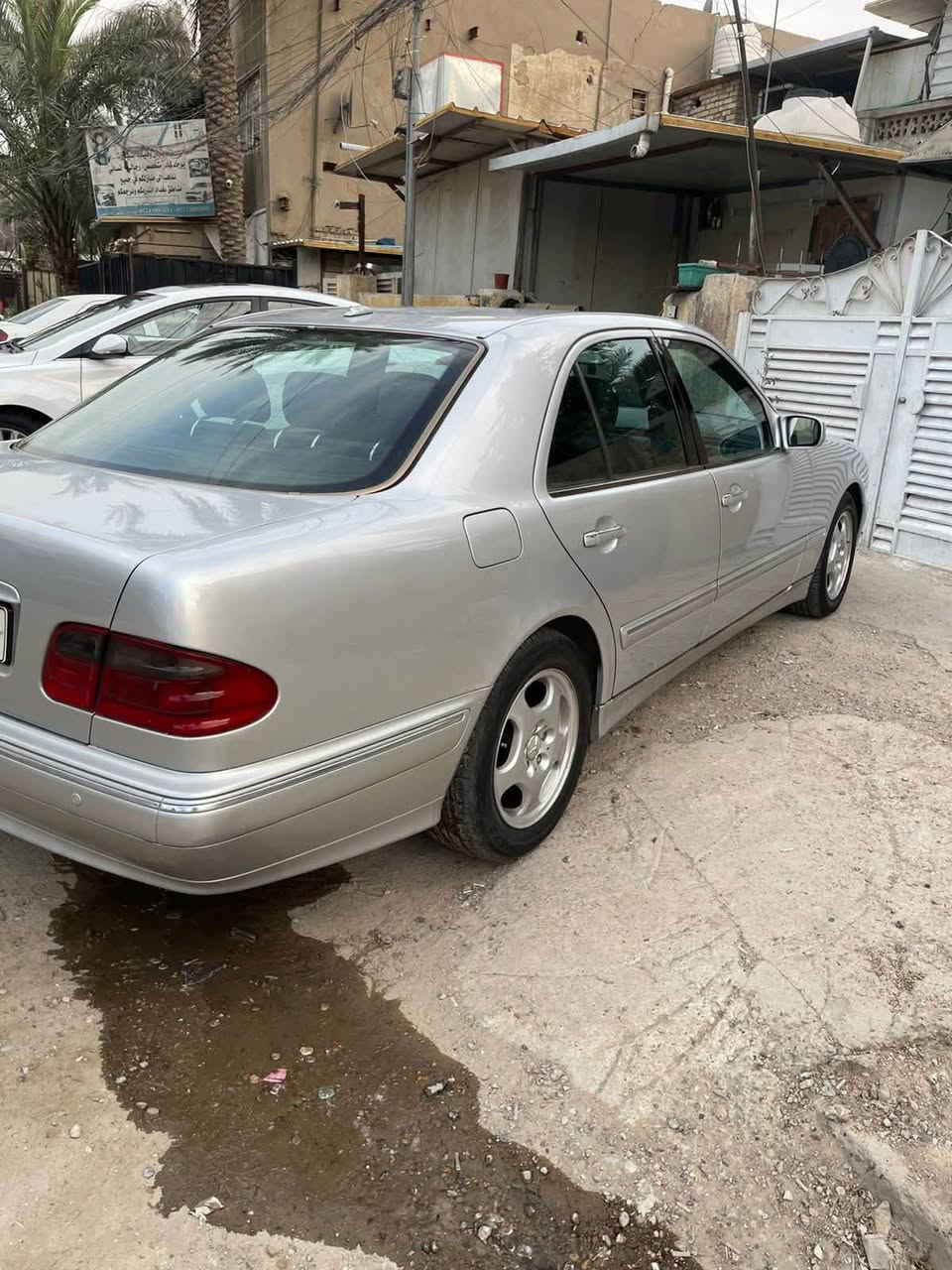 السلام عليكم ام عيون موديل ٢٠٠٠اصل وارديابان محرك V6غواصة دبل ابلك مصبوغة حزام للجمالية سيارة كلش نضيفة للبيع فقط مكانه بغداد رقمه دهوك بسمي رقم وسنوية جديدة عارضه ١٢٥وبيه مجال.  ه. ***********
